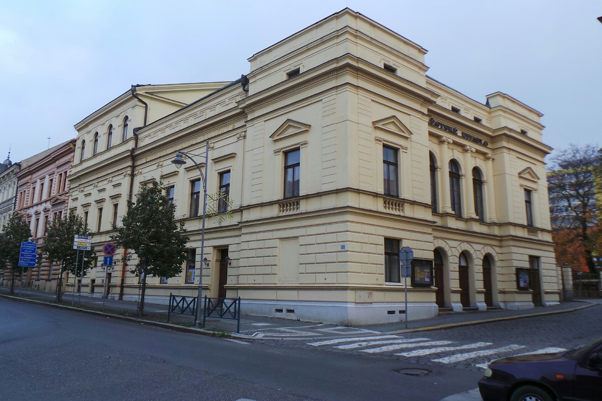 Městské divadlo Slaný