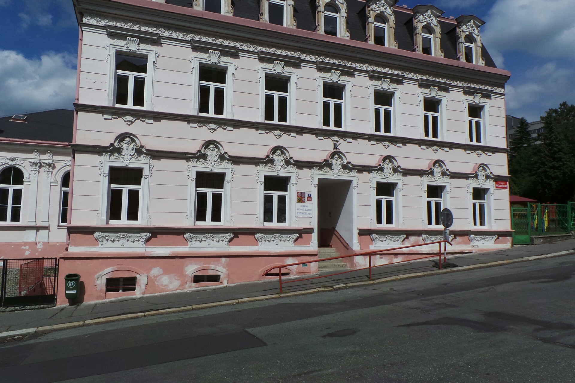 Soukromá obchodní akademie Podnikatel, spol. s r.o.