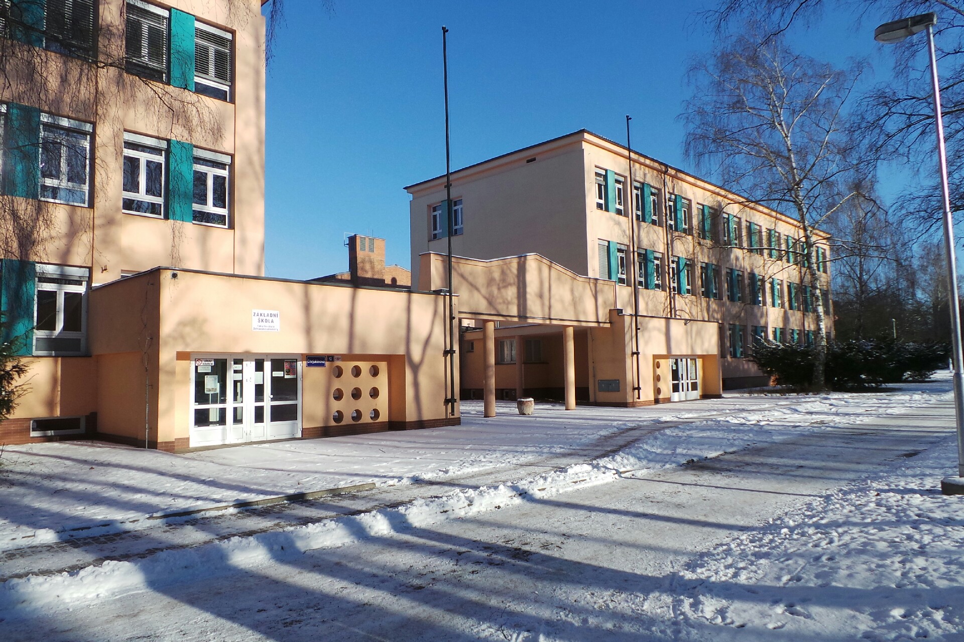 ZŠ Ostrava-Zábřeh, Chrjukinova 12