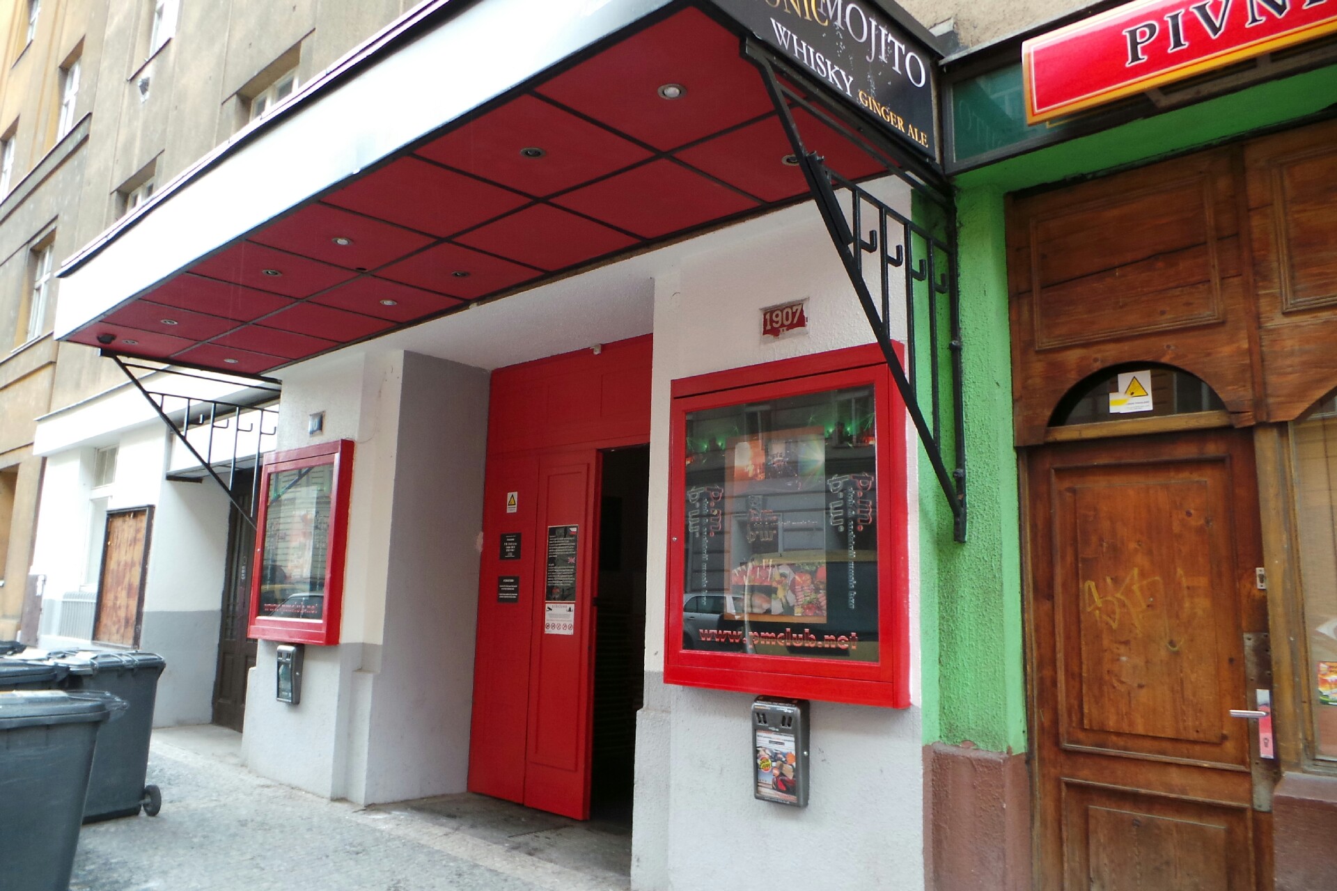 P.M. Club & cocktail music bar