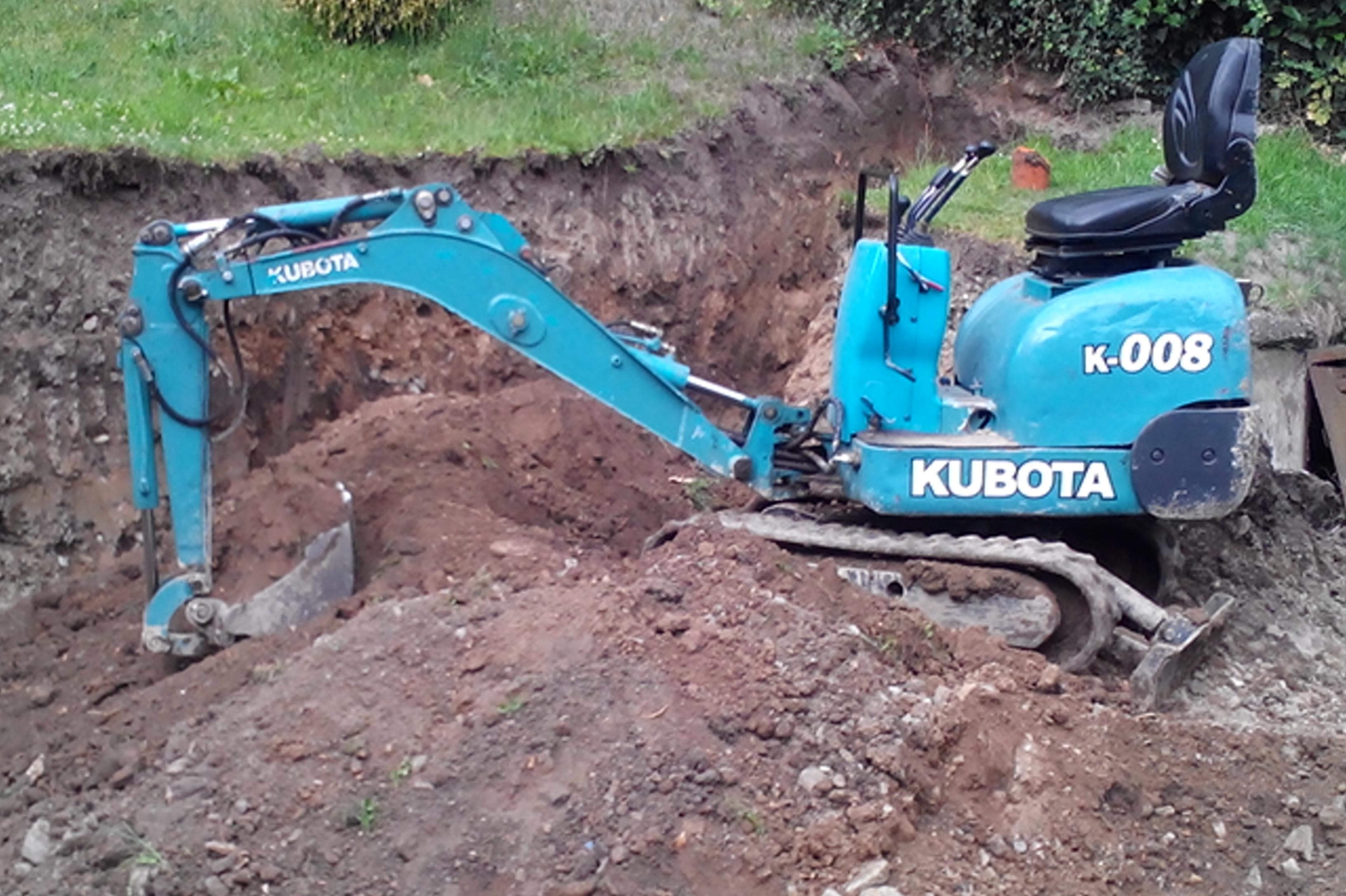 Petr Ešpandr - zemní práce minibagrem foto 1