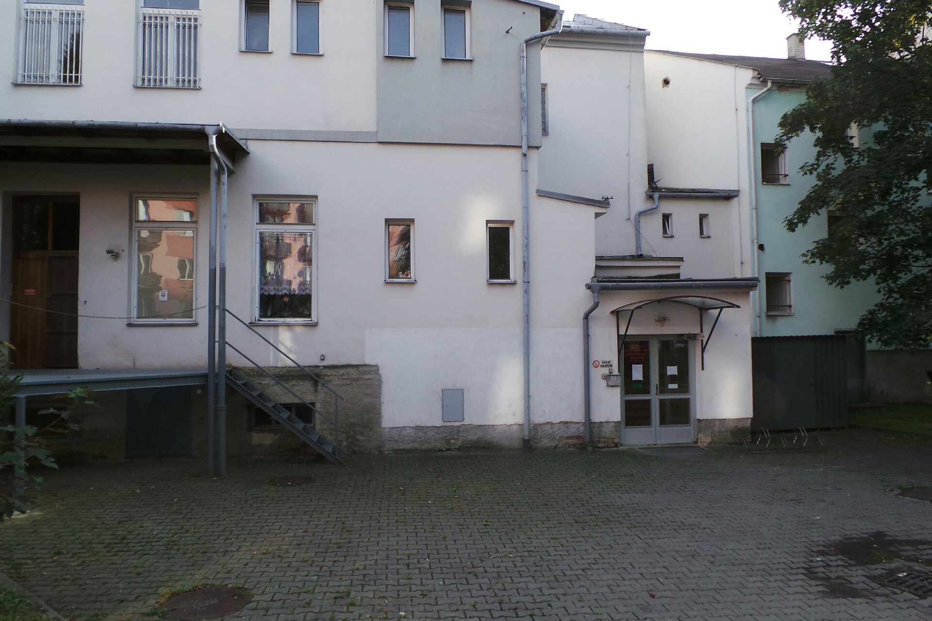 Školní jídelna foto 2