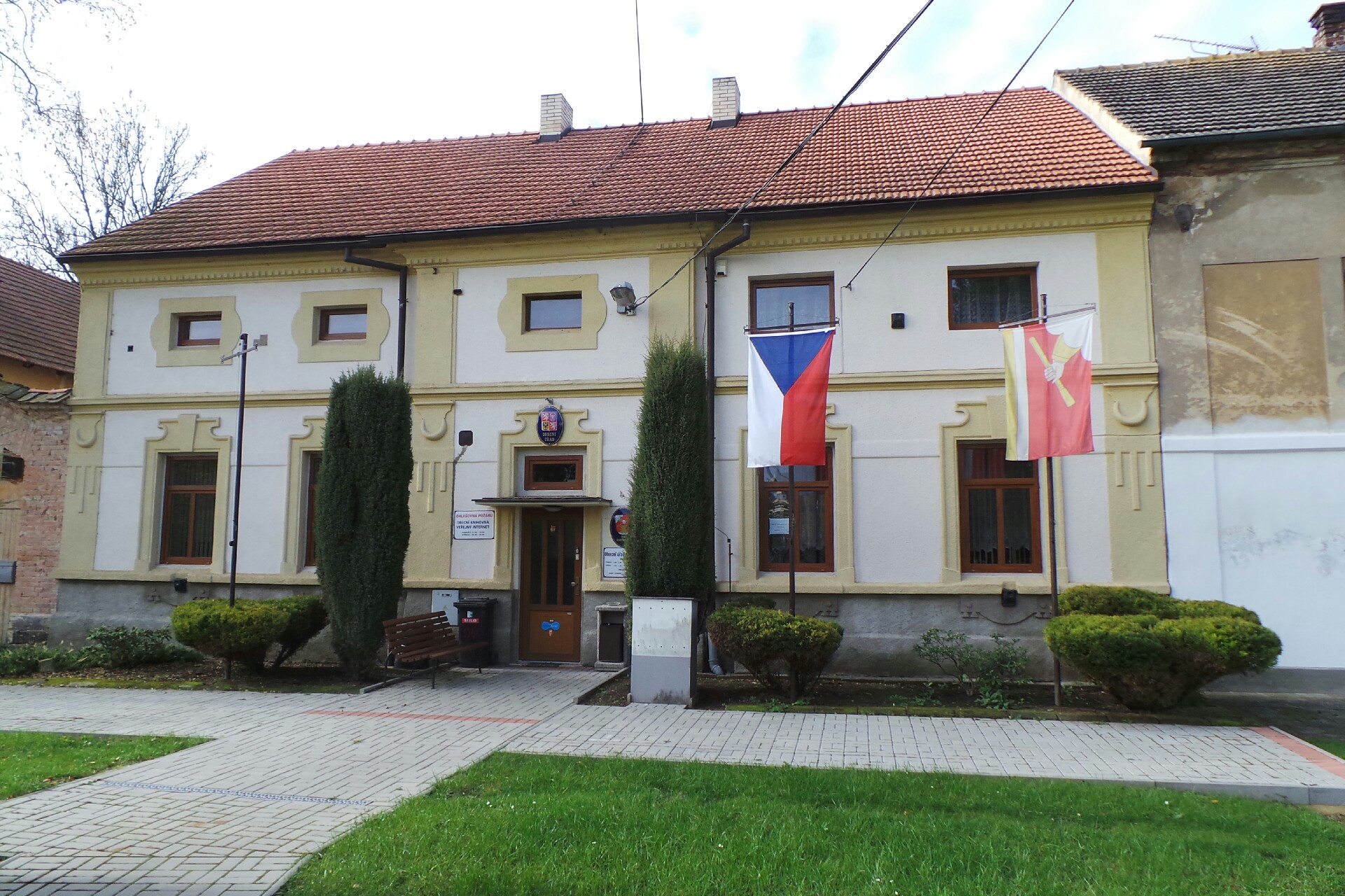 Kmetiněves - obecní úřad