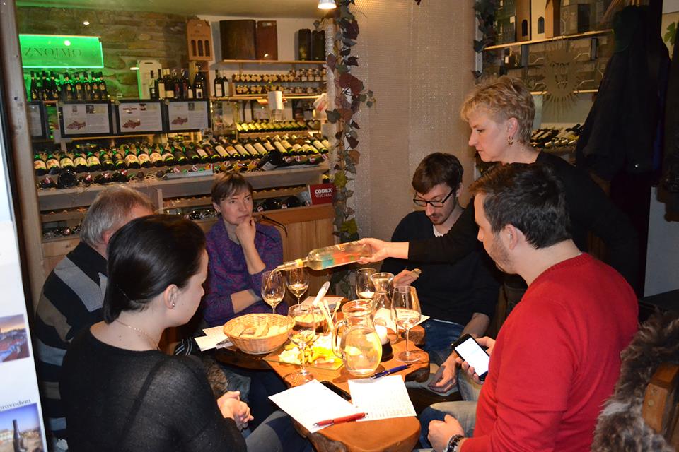 Vinotéka a vinárna Jezuitská