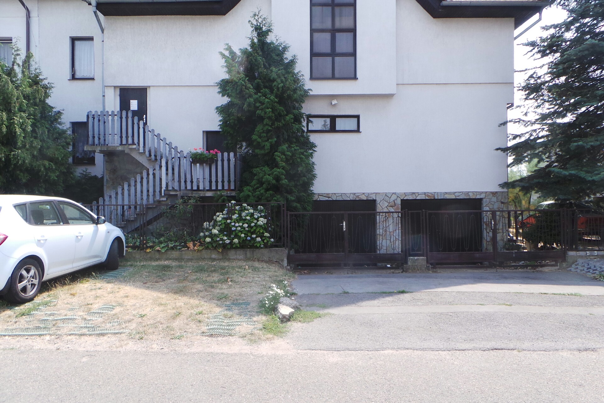 RANSOME@WHITTAKER MARKETING, s.r.o.