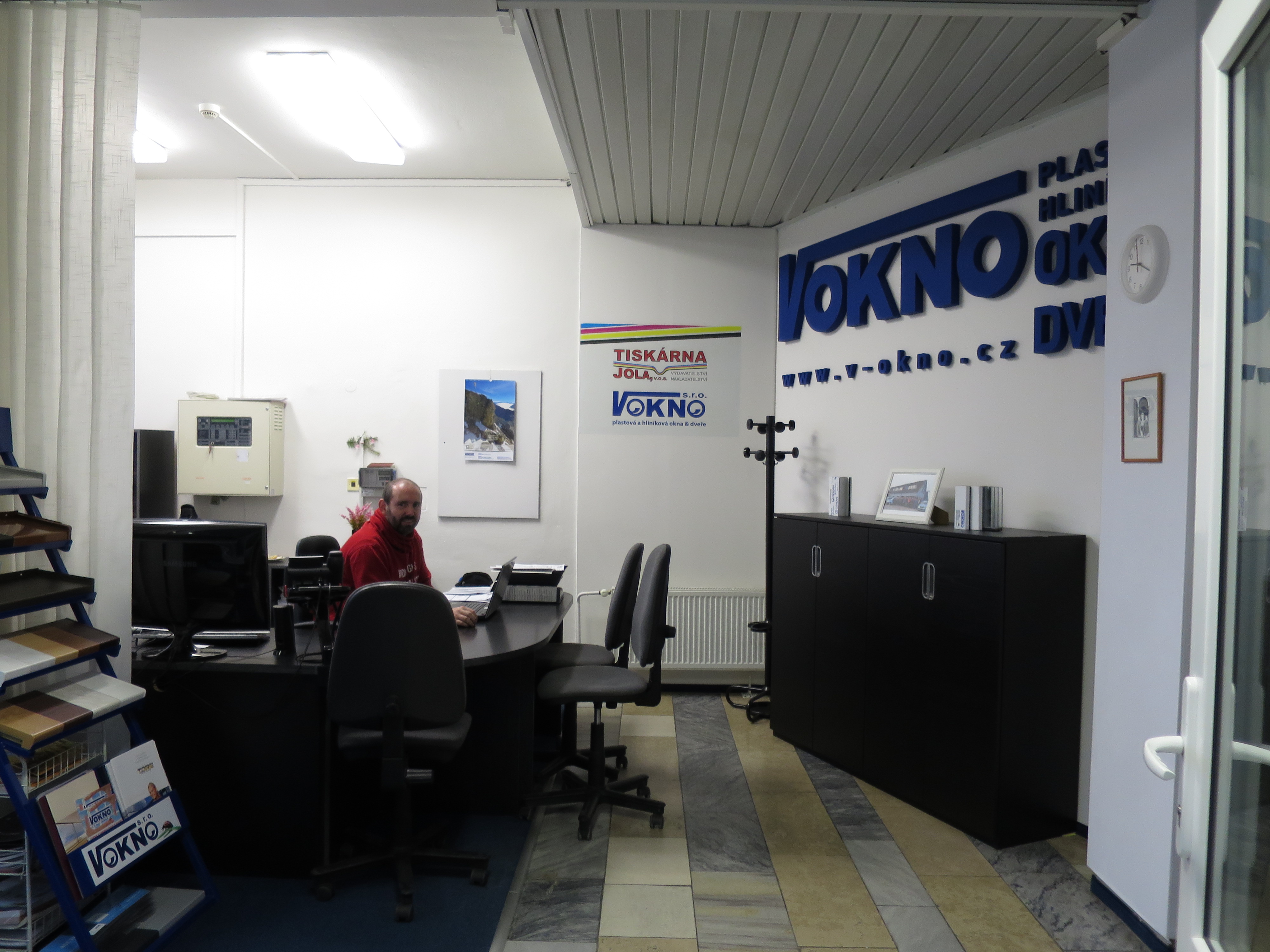 V okno s.r.o. plastová a hliníková okna a dveře foto 2