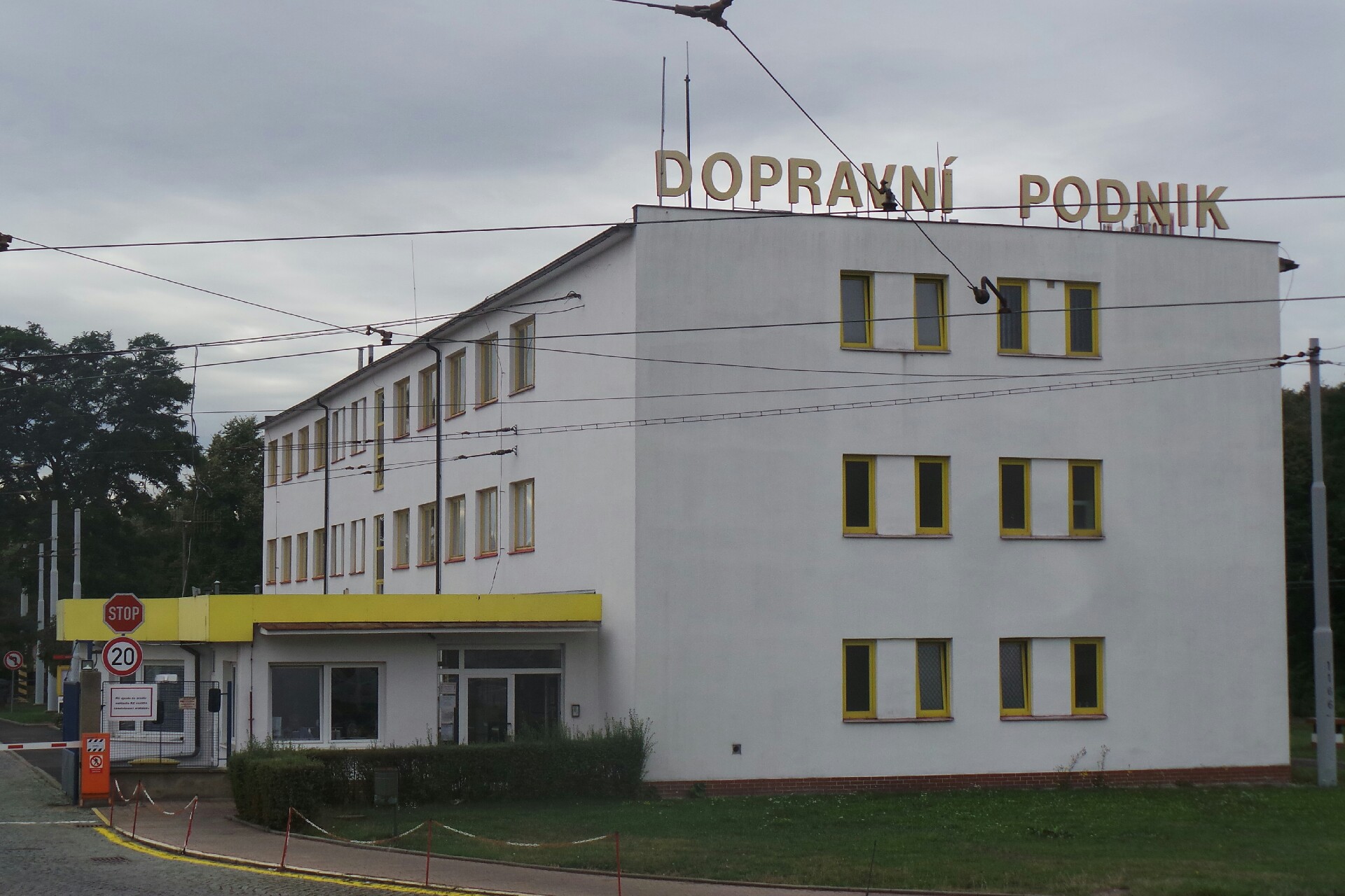 Myčka autobusů a nákladních vozidel - DOPRAVNÍ PODNIK měst Mostu a Litvínova a.s.