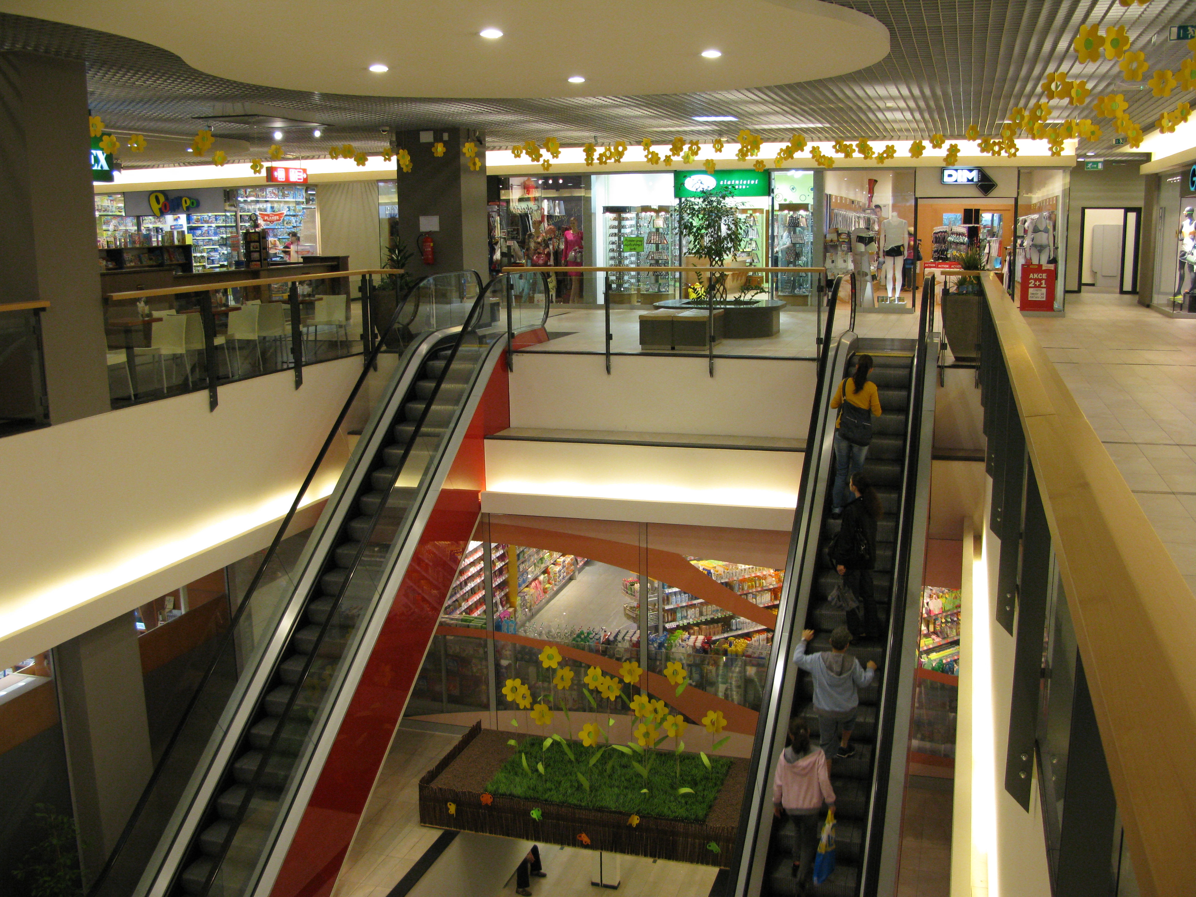 Obchodní centrum Elan foto 3