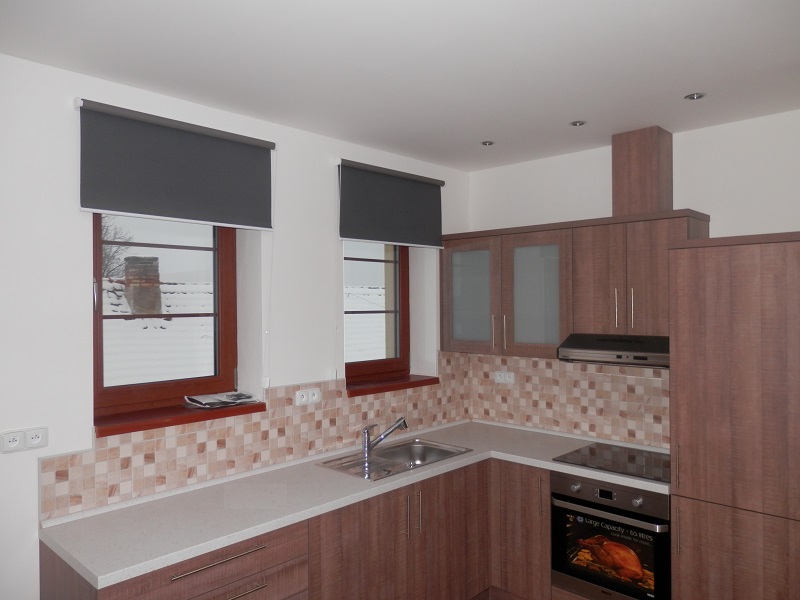 Univers, žaluzie - markýzy - rolety - garážová vrata foto 4