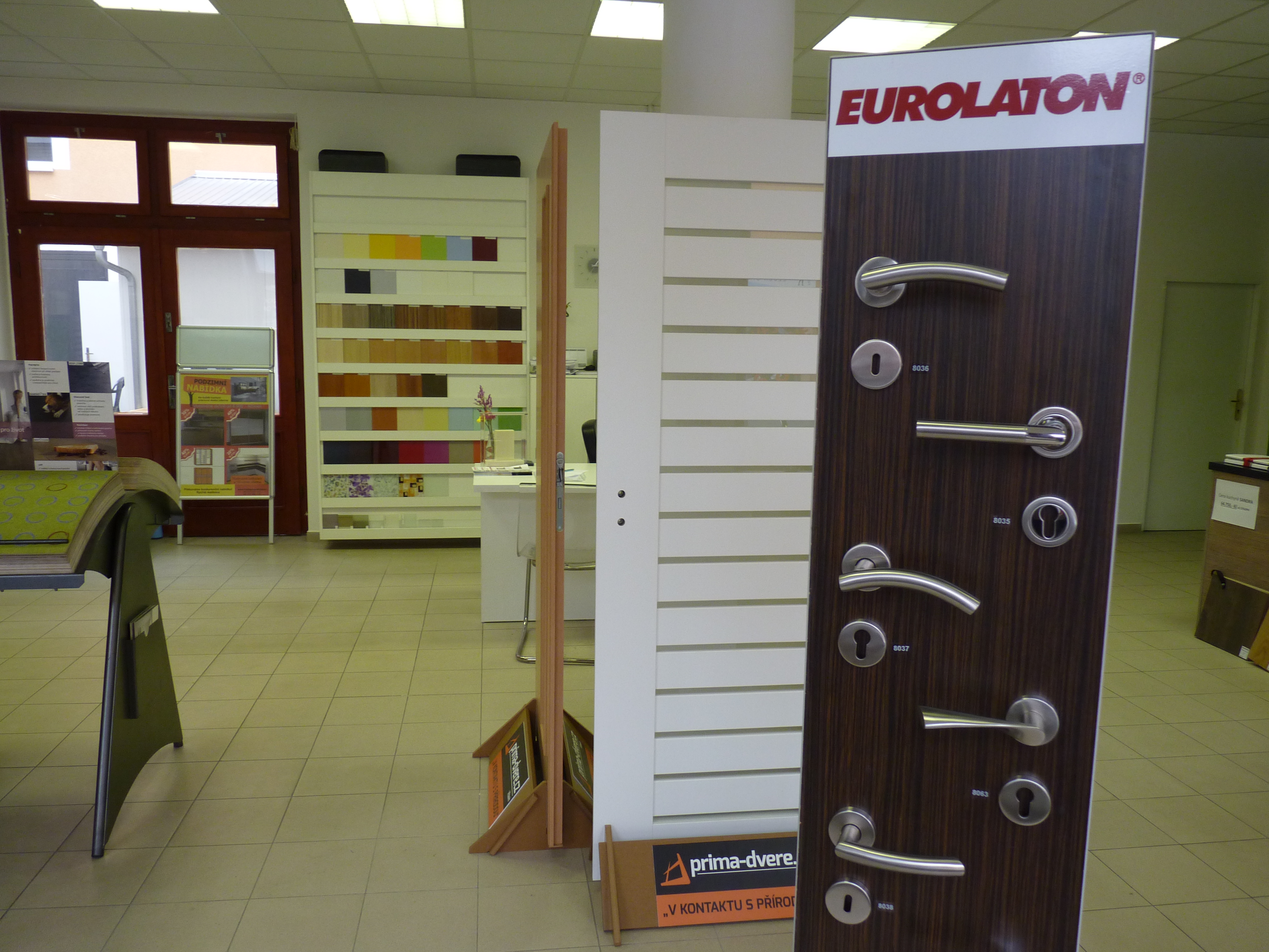 Chudoba - kuchyně, skříně, podlahy foto 3