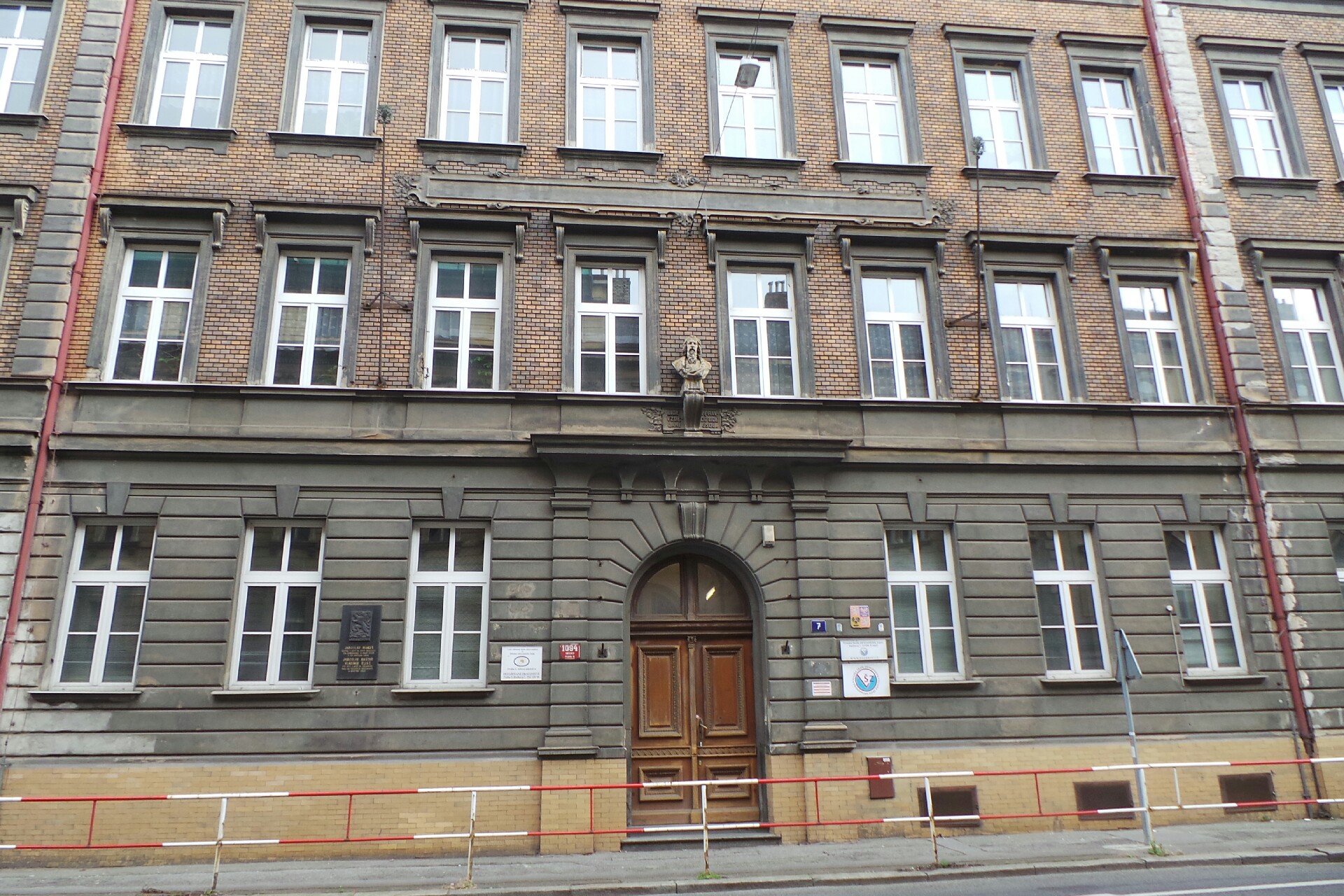 Vysoká škola zdravotnická, o. p. s.