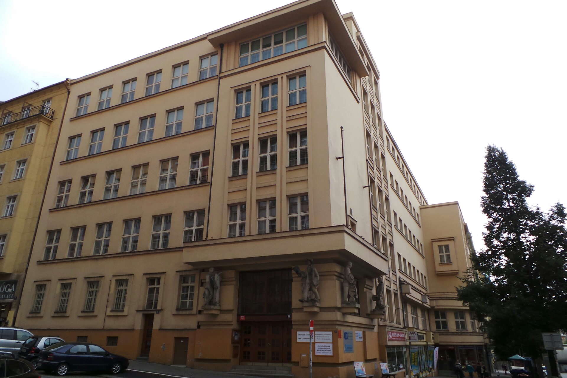 Obchodní akademie, Praha 2, Vinohradská foto 3