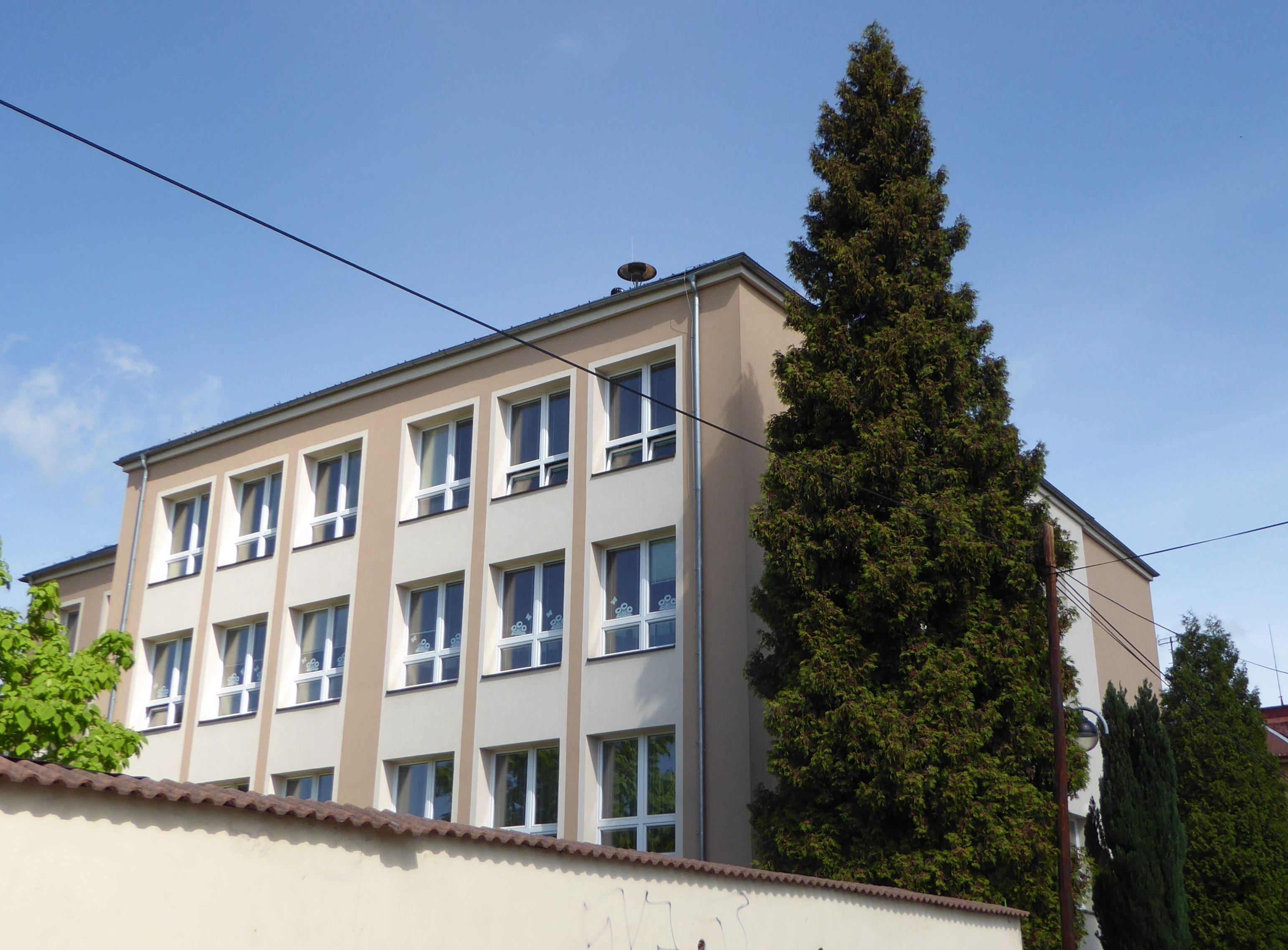 ZŠ a MŠ Bohumila Hynka Cvikov, Nerudova foto 2