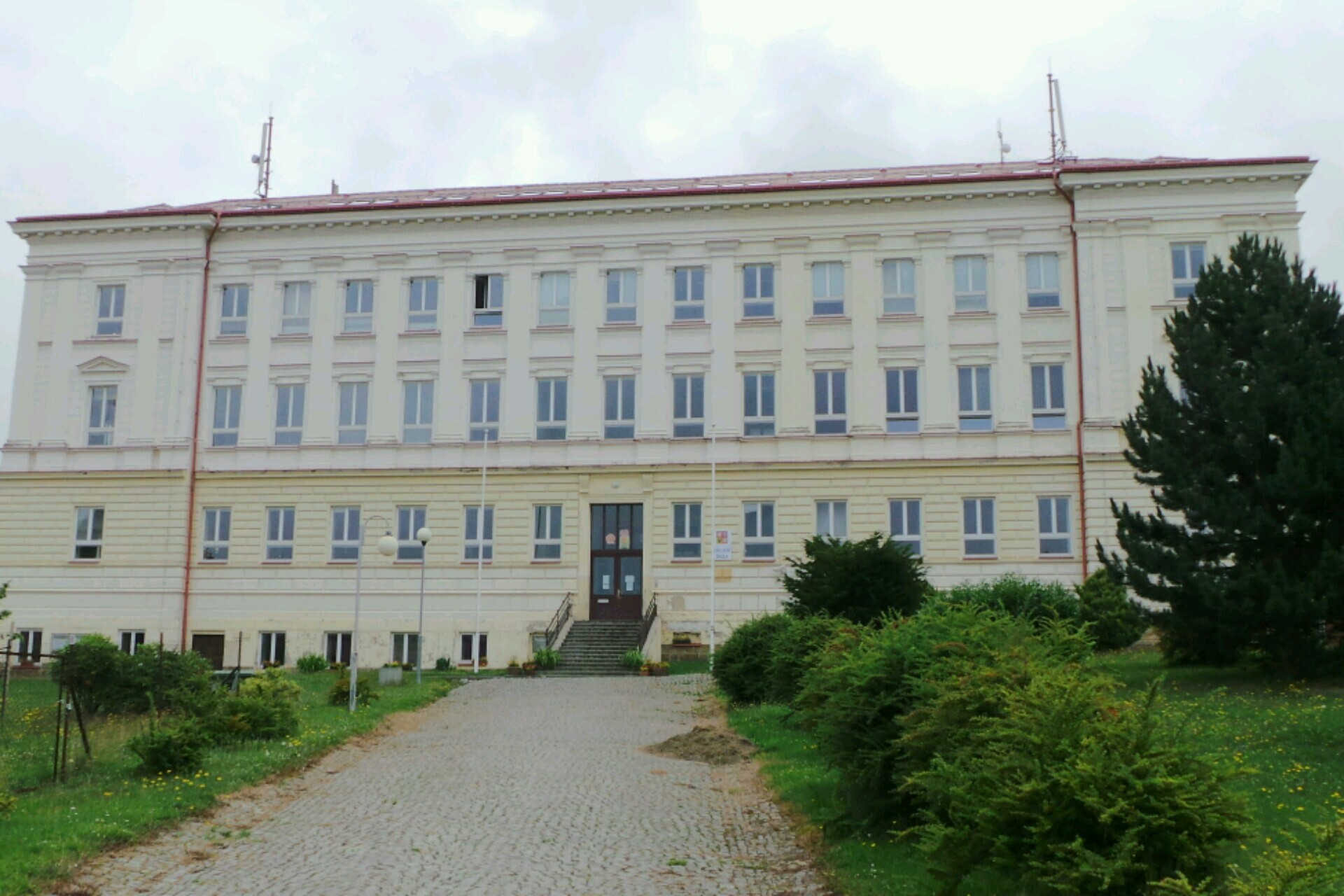 Základní škola a mateřská škola, Kamenický Šenov, nám. Míru 616