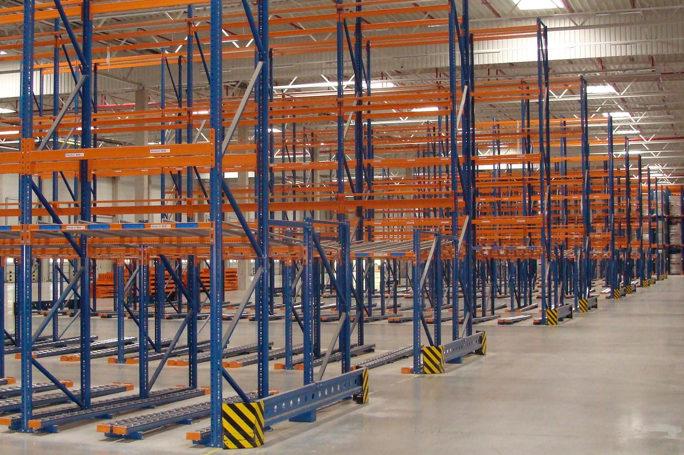 POUŽITÉ REGÁLY - Karel Nesvadba