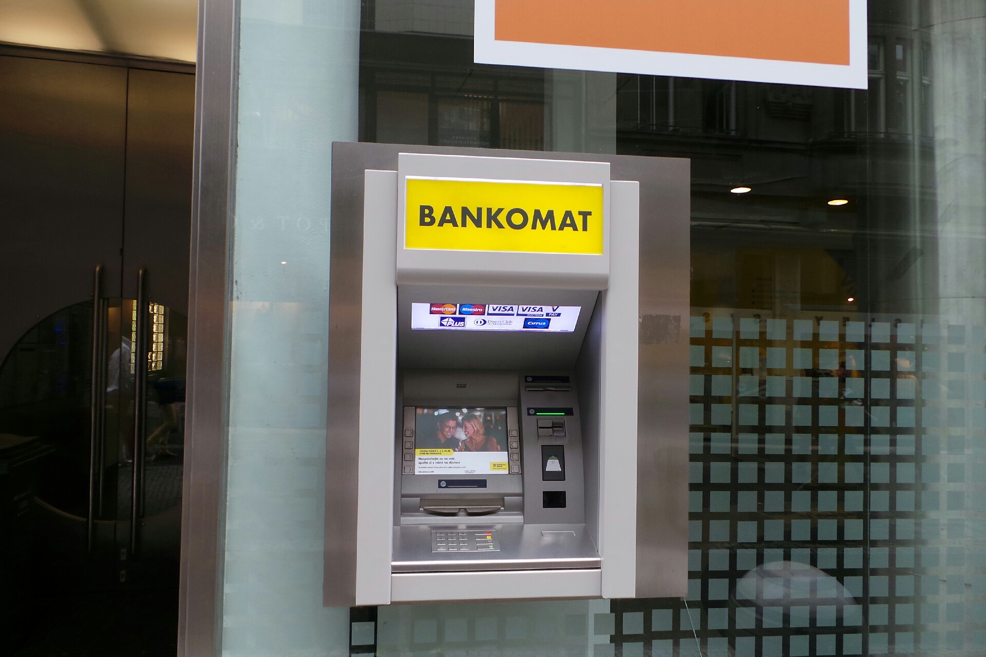 Raiffeisenbank - bankomat