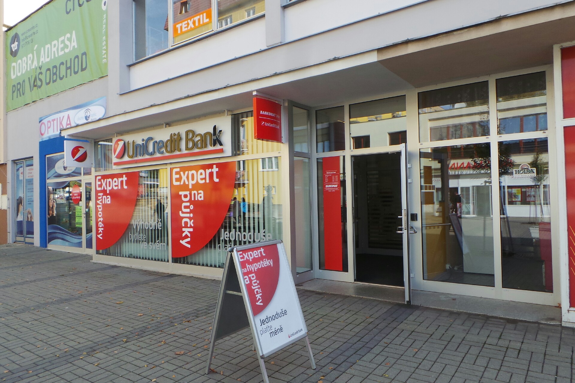 UniCredit Bank Czech Republic and Slovakia, a.s. foto 2