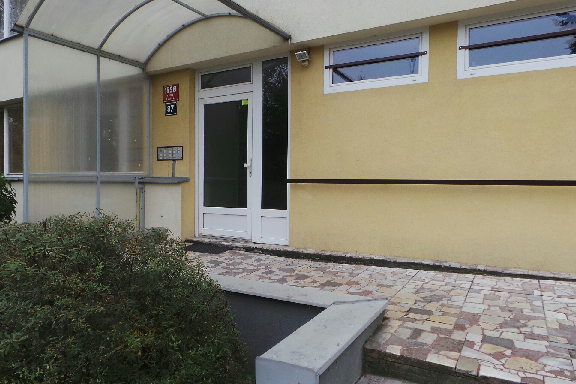 Instalatér u hřiště