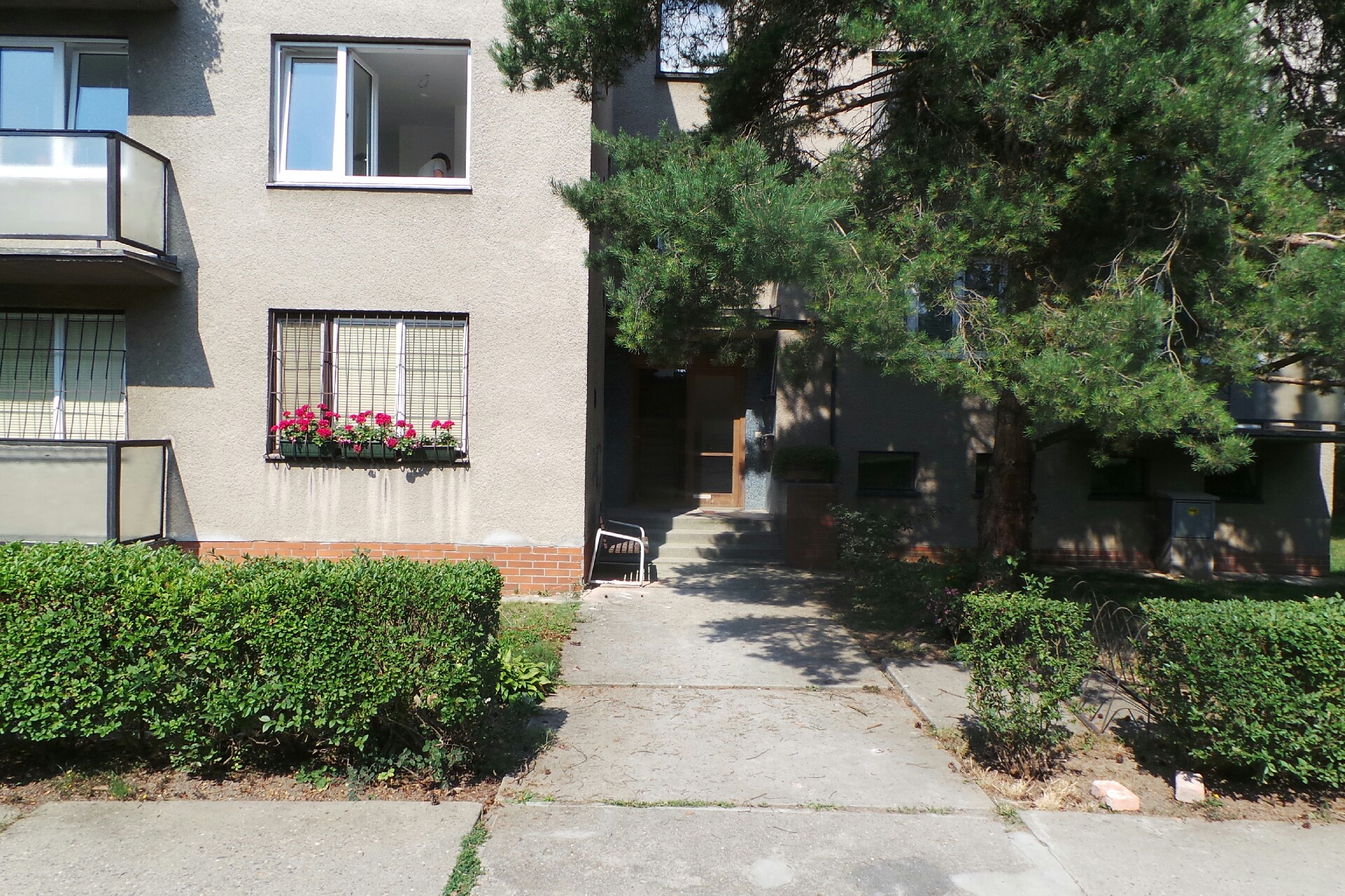 Jan Valášek - Půjčovna strojů na čištění