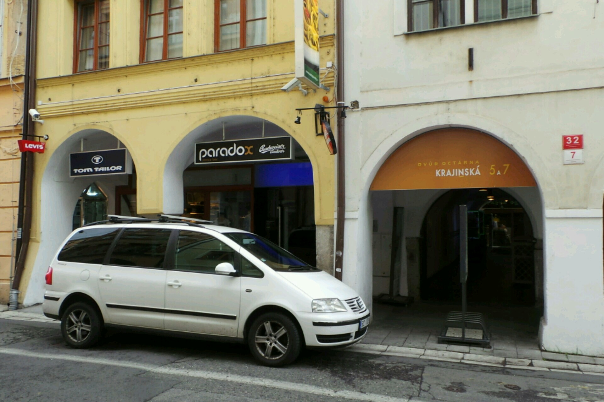 OBCHODNÍ CENTRUM VLTAVÍN, s.r.o.
