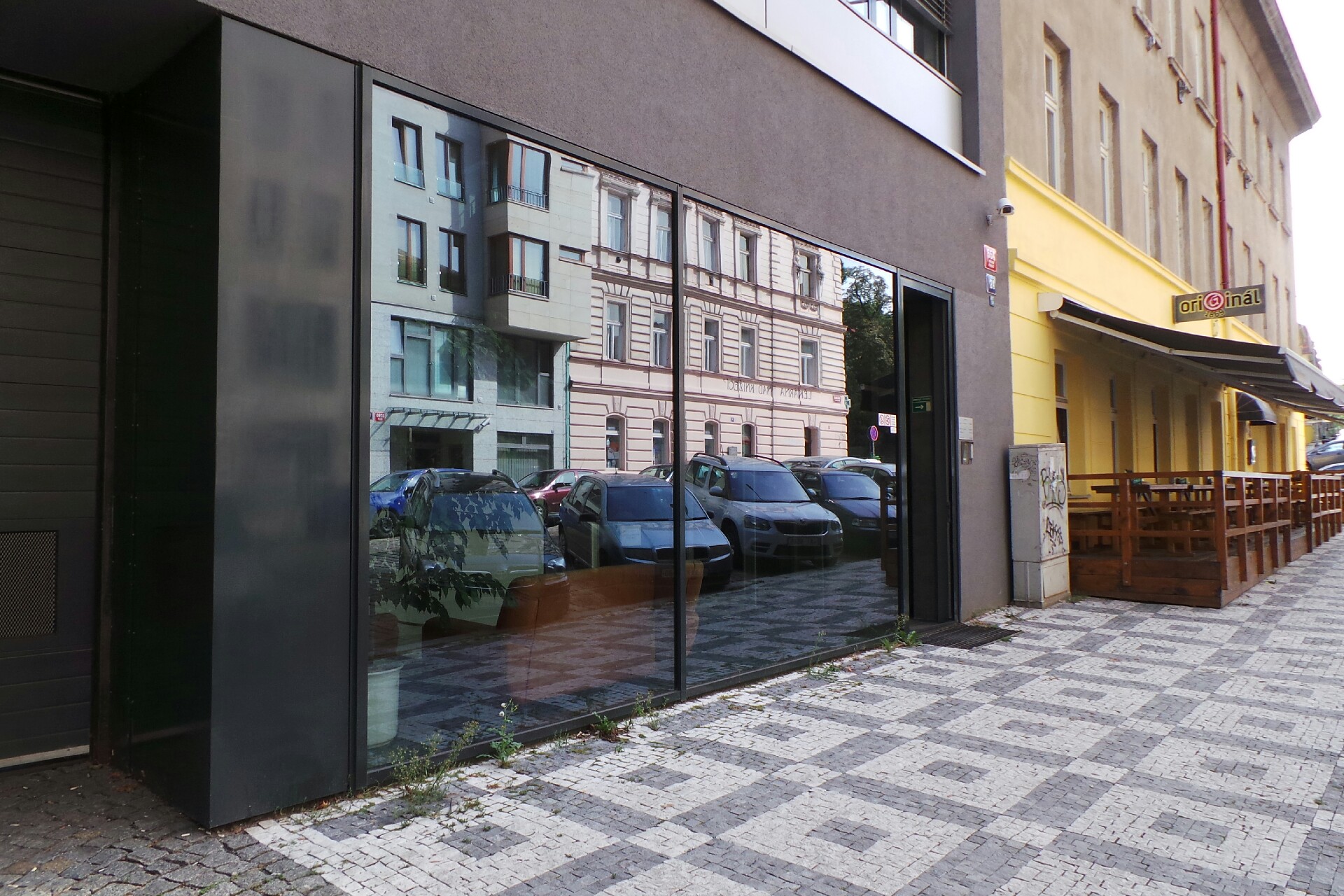 BUSINESS SERVICE 2000, s.r.o.