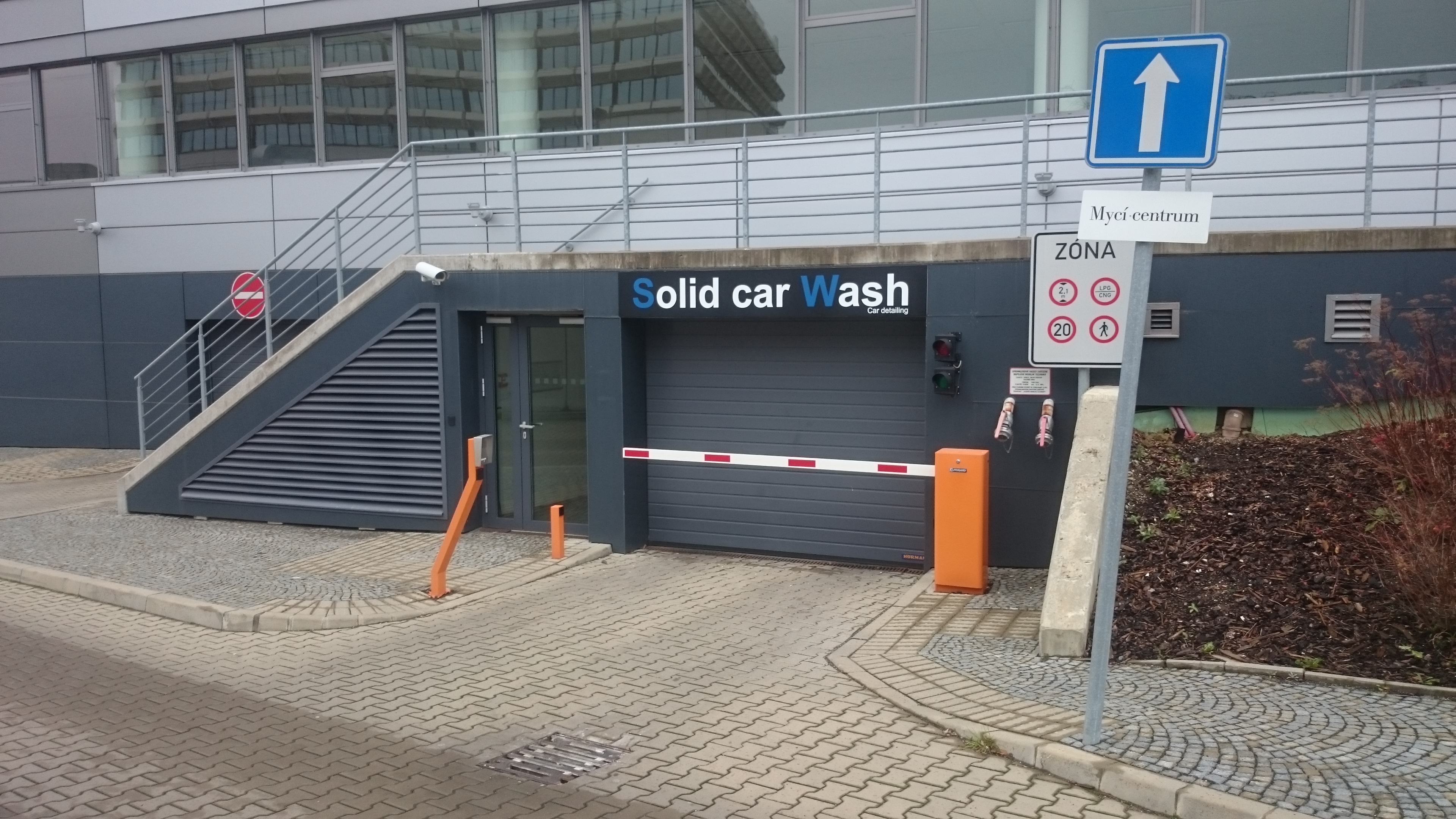 Solid car Wash foto 2