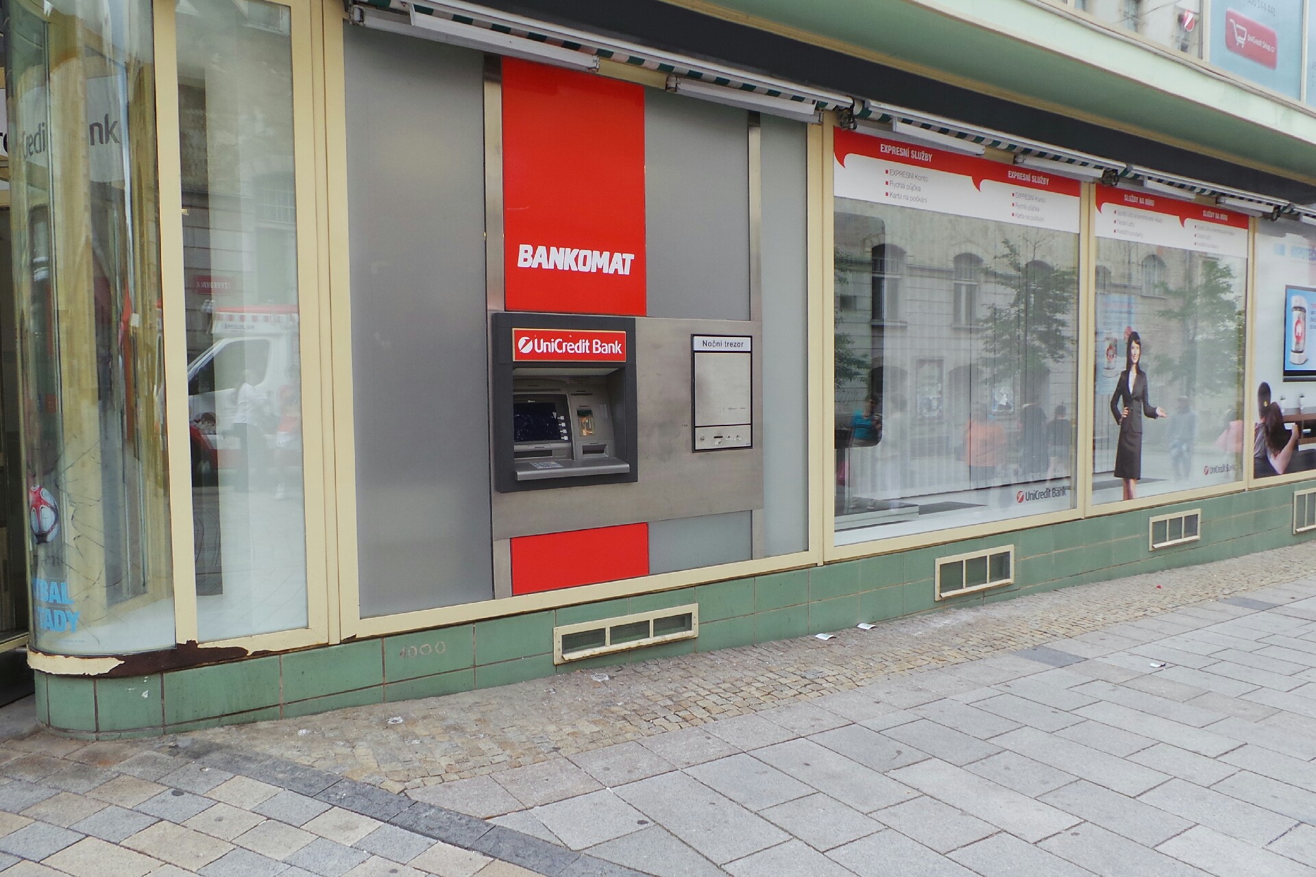 Bankomat UniCredit Bank Czech Republic foto 1