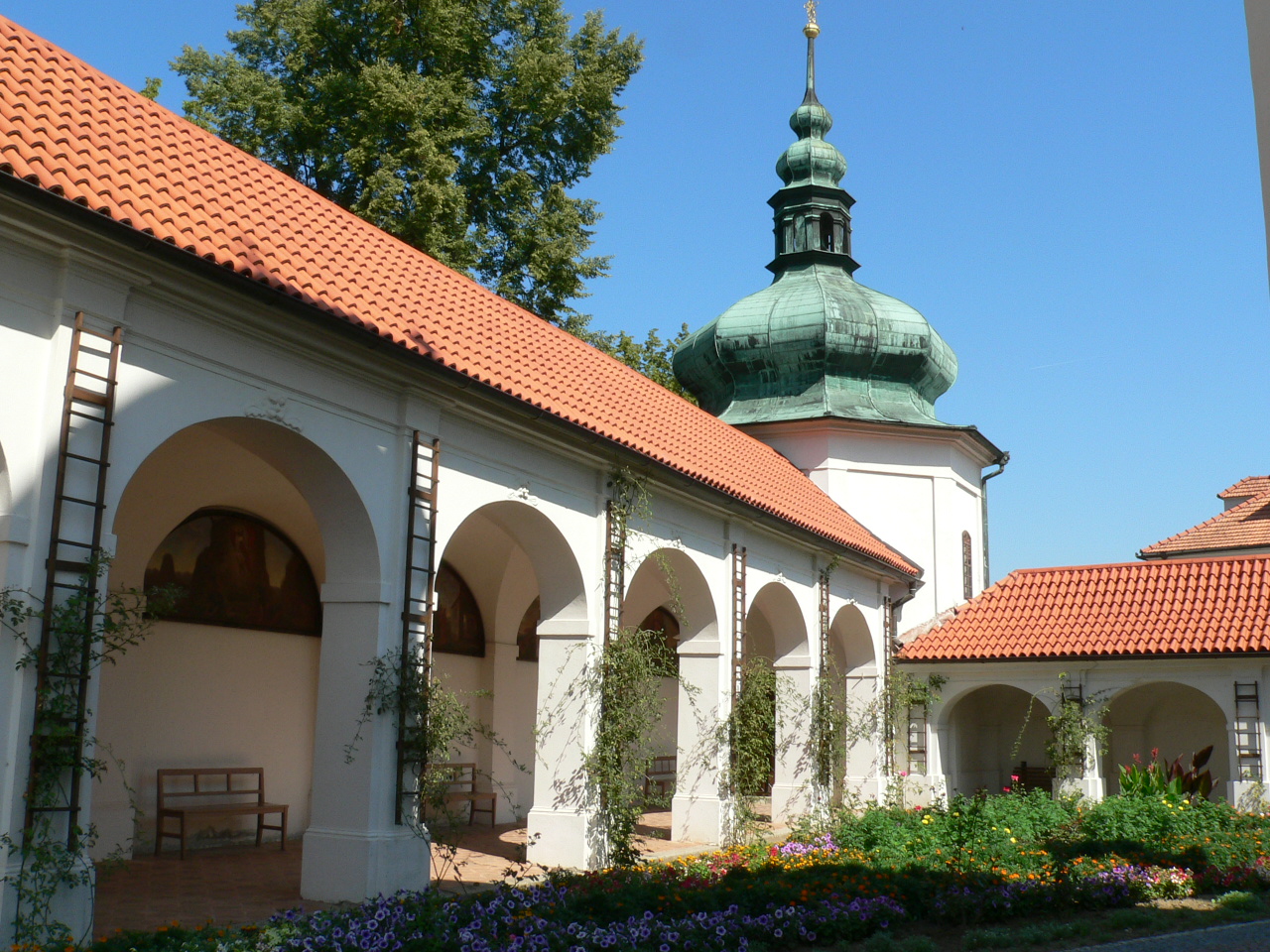 Klášter Kongregace Oblátů Panny Marie Neposkvrněné v Táboře - Klokotech