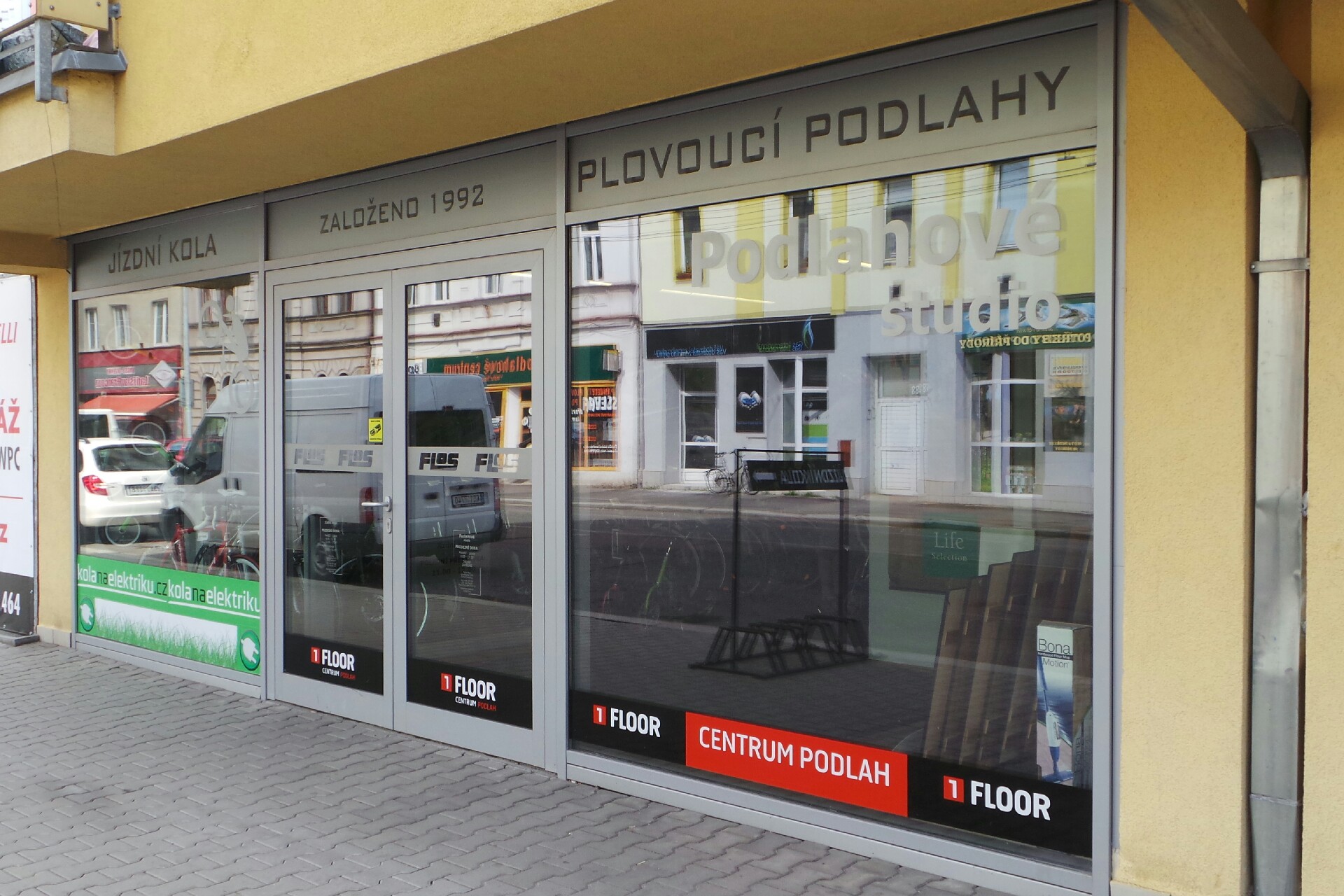 Podlahové studio Flos