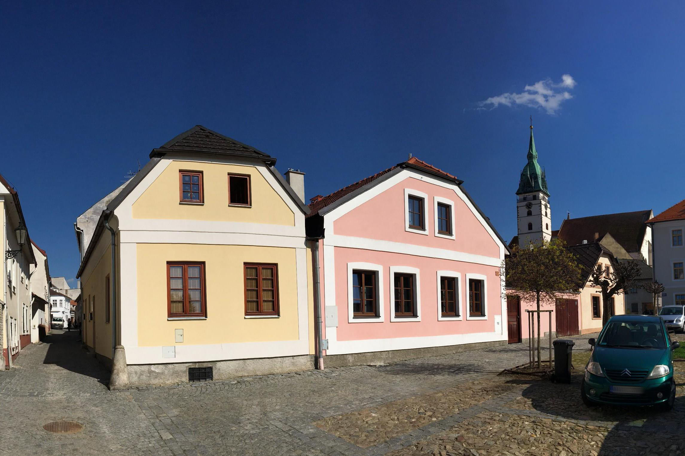 Mgr. MICHAL STACH, advokát