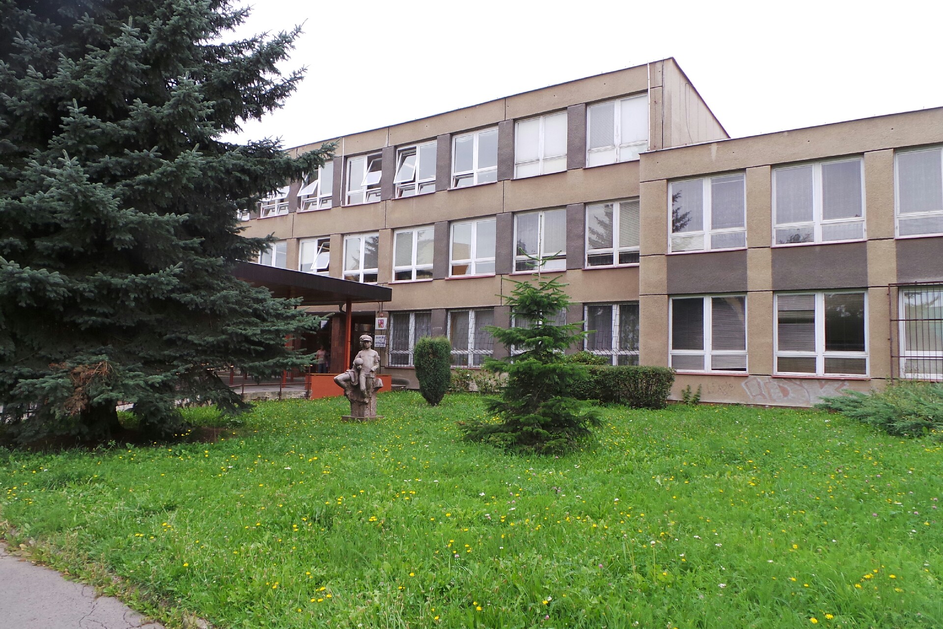 ZŠ a MŠ Chomutov, 17. listopadu