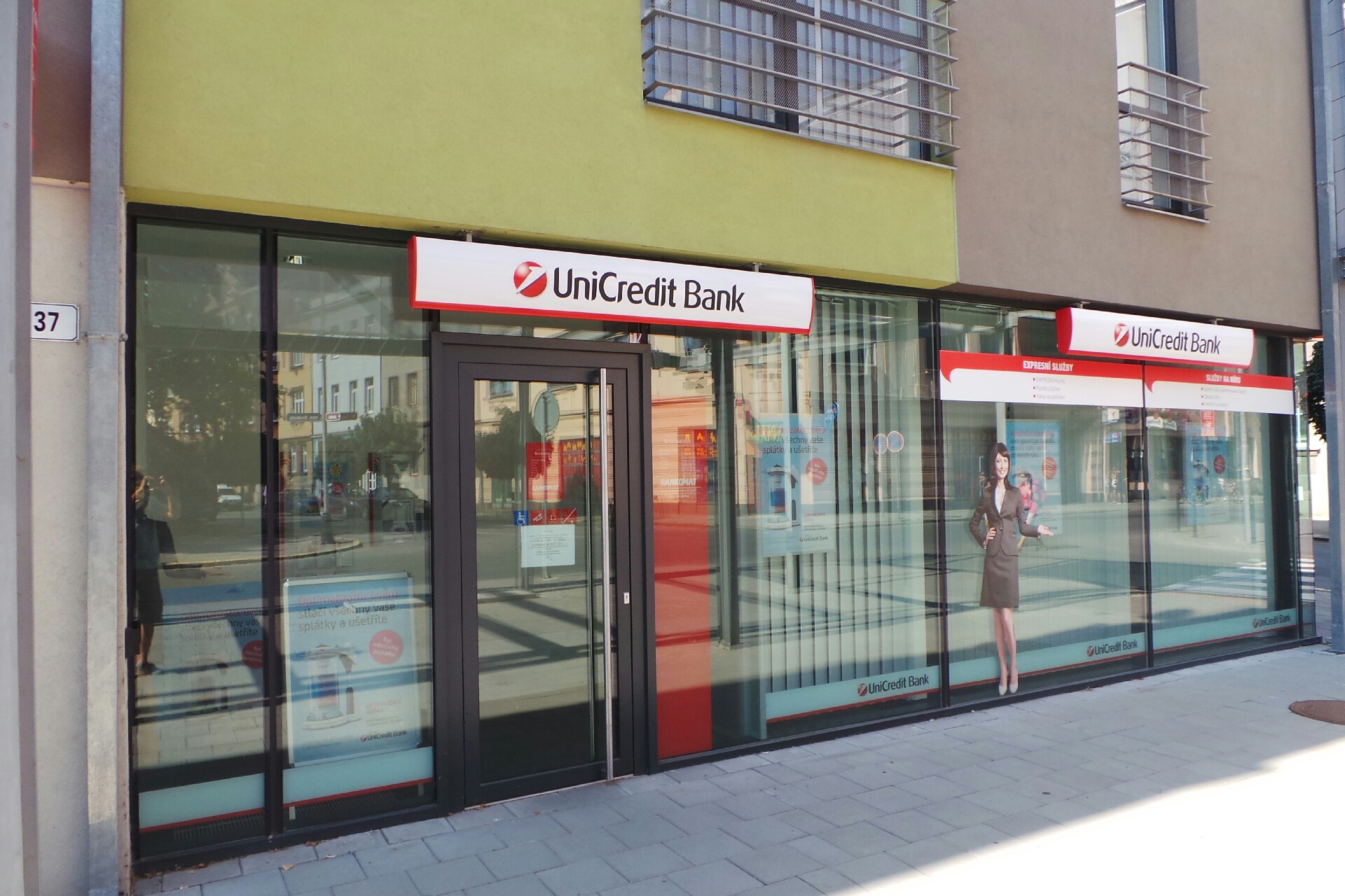Bankomat UniCredit Bank Czech Republic foto 2