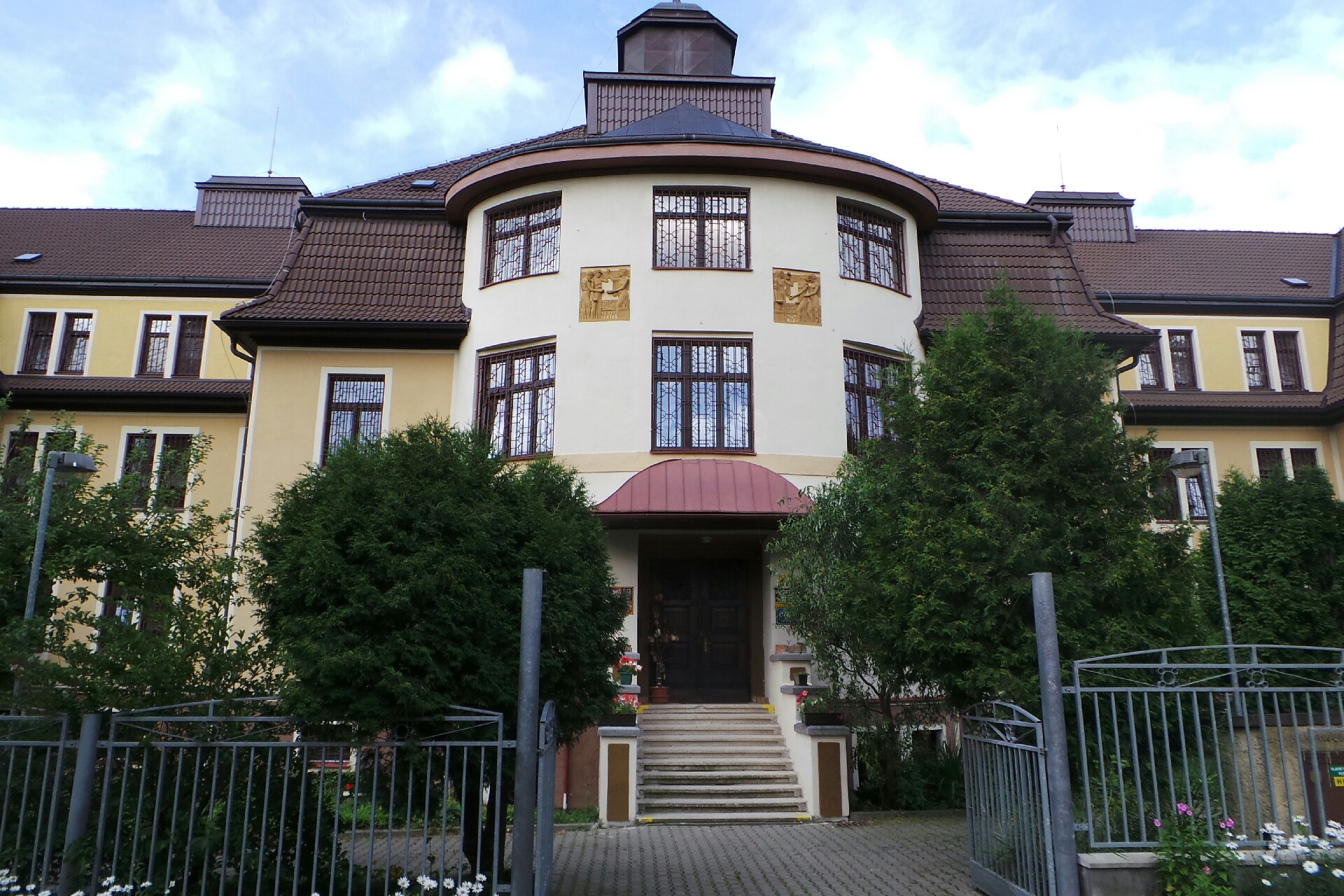 Dětský domov se školou, ZŠ a školní jídelna, Chrastava