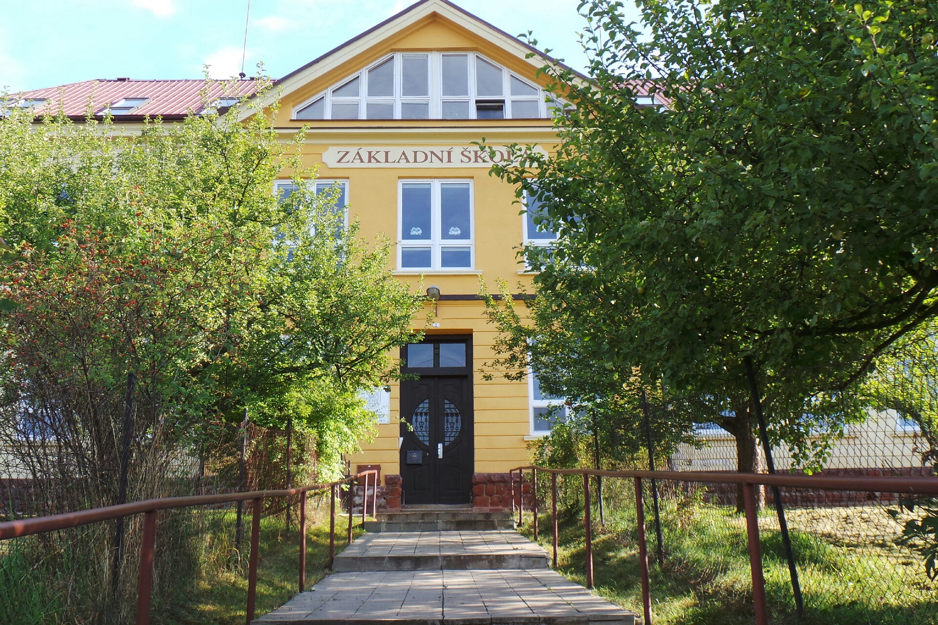 ZŠ pro žáky se specifickými poruchami učení Trutnov, Voletiny