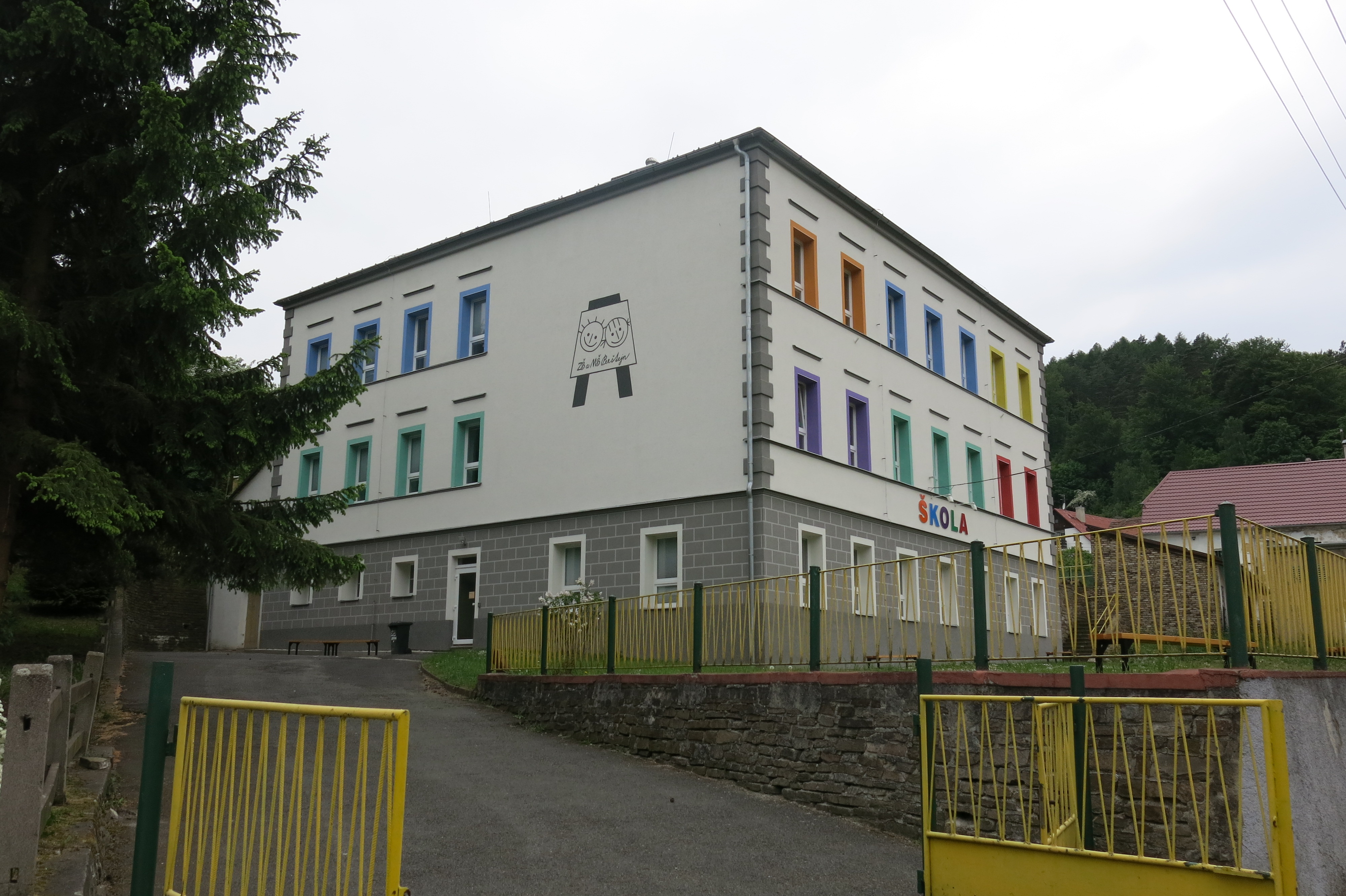 Základní škola a Mateřská škola Perštejn, okres Chomutov