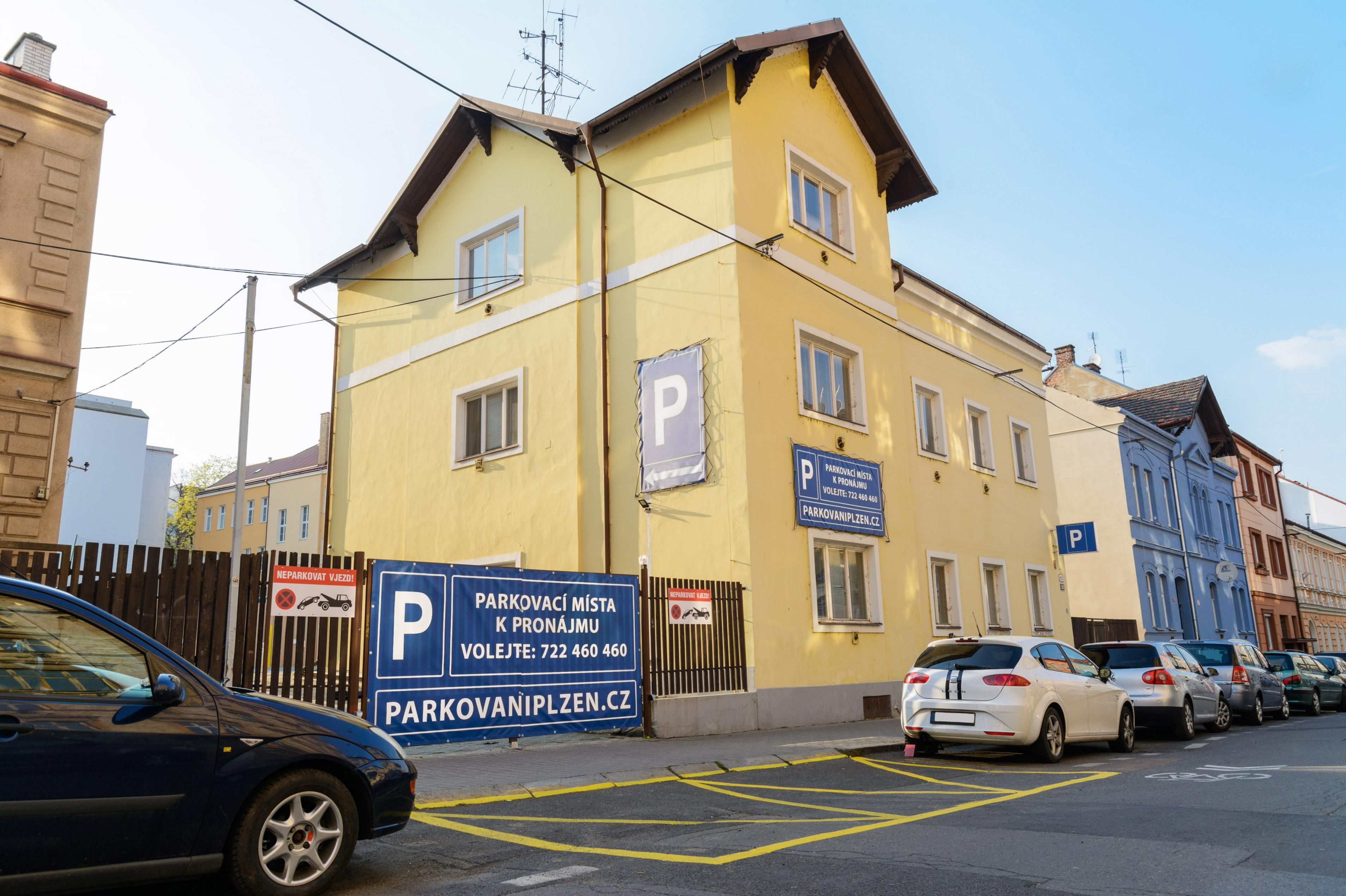 Parkoviště Ressslova - Parkovaniplzen.cz