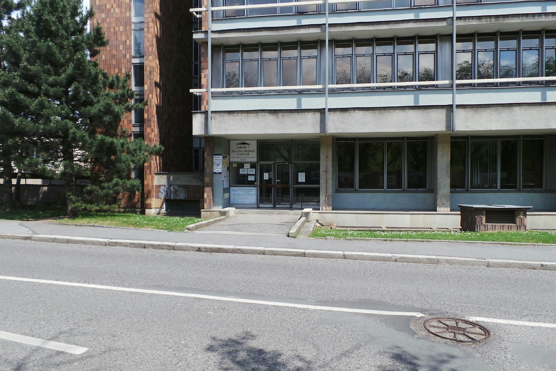 Ing. Marie Babková, realitní kancelář Logic foto 2