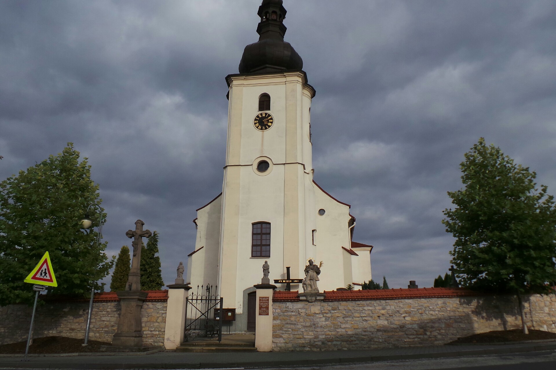 Římskokatolická farnost Staříč