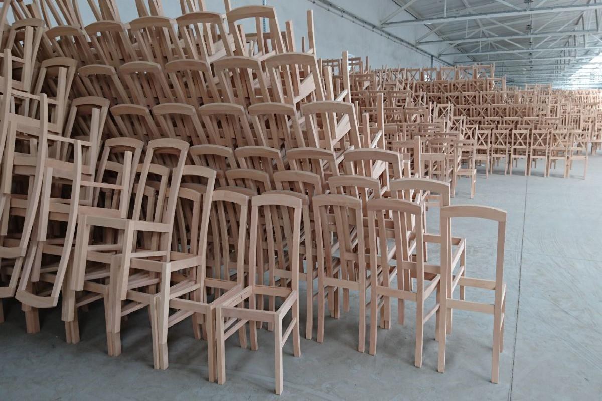 Nábytek STRAKOŠ – stoly židle postele