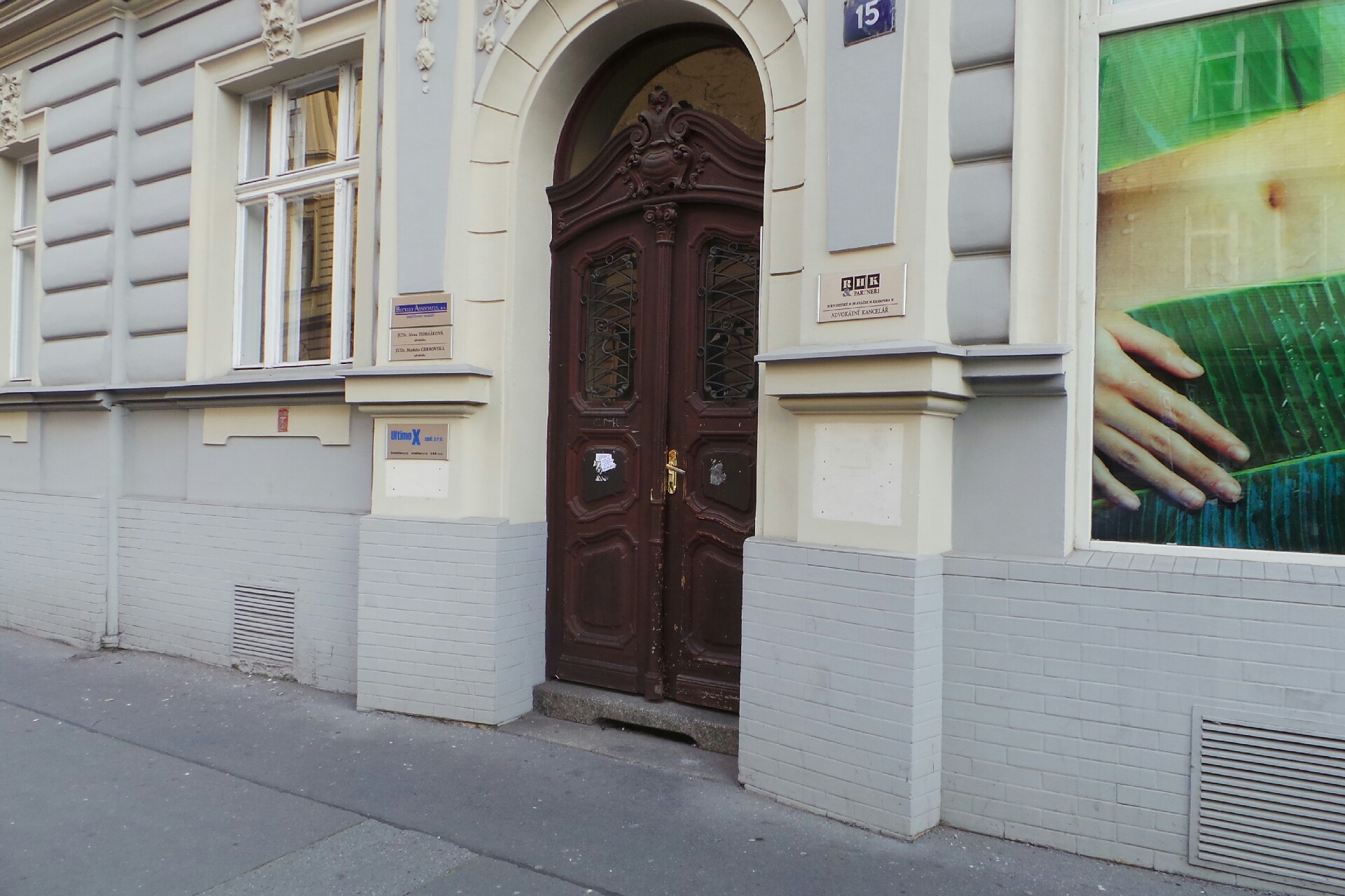 Mgr. Jana Dobešová, advokátka