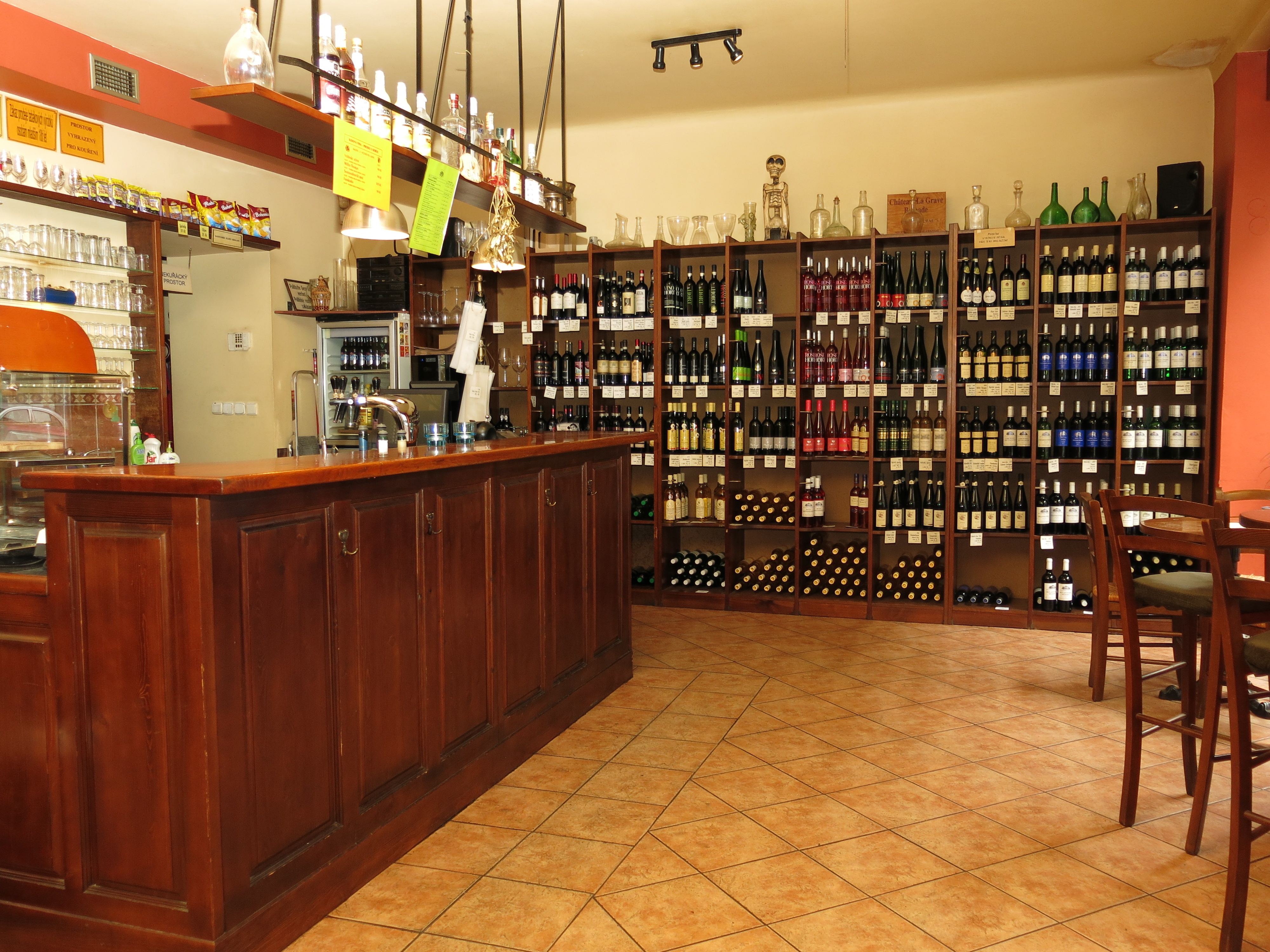 VINO VENUE - Vinný bar s vinotékou foto 2