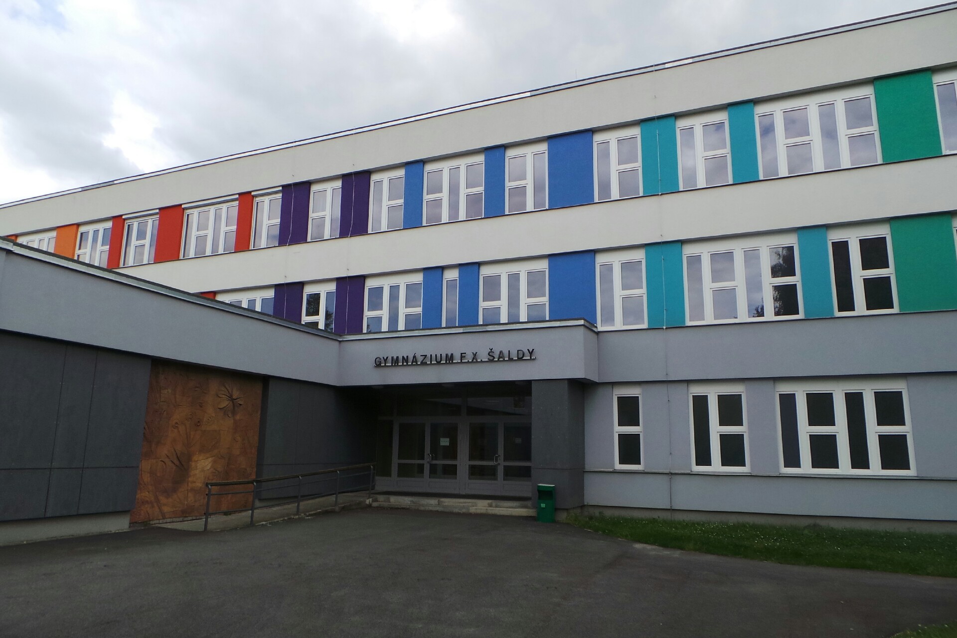 UNIVERSAL-zařízení školního stravování, s.r.o.