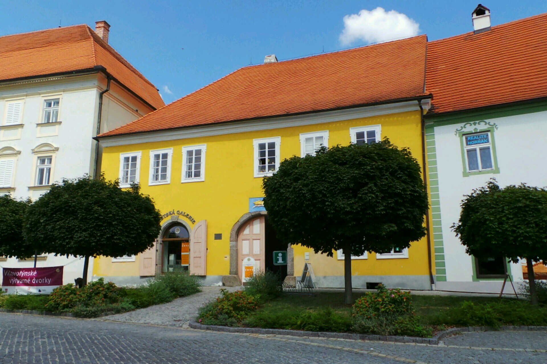 Městská galerie U Zlatého slunce