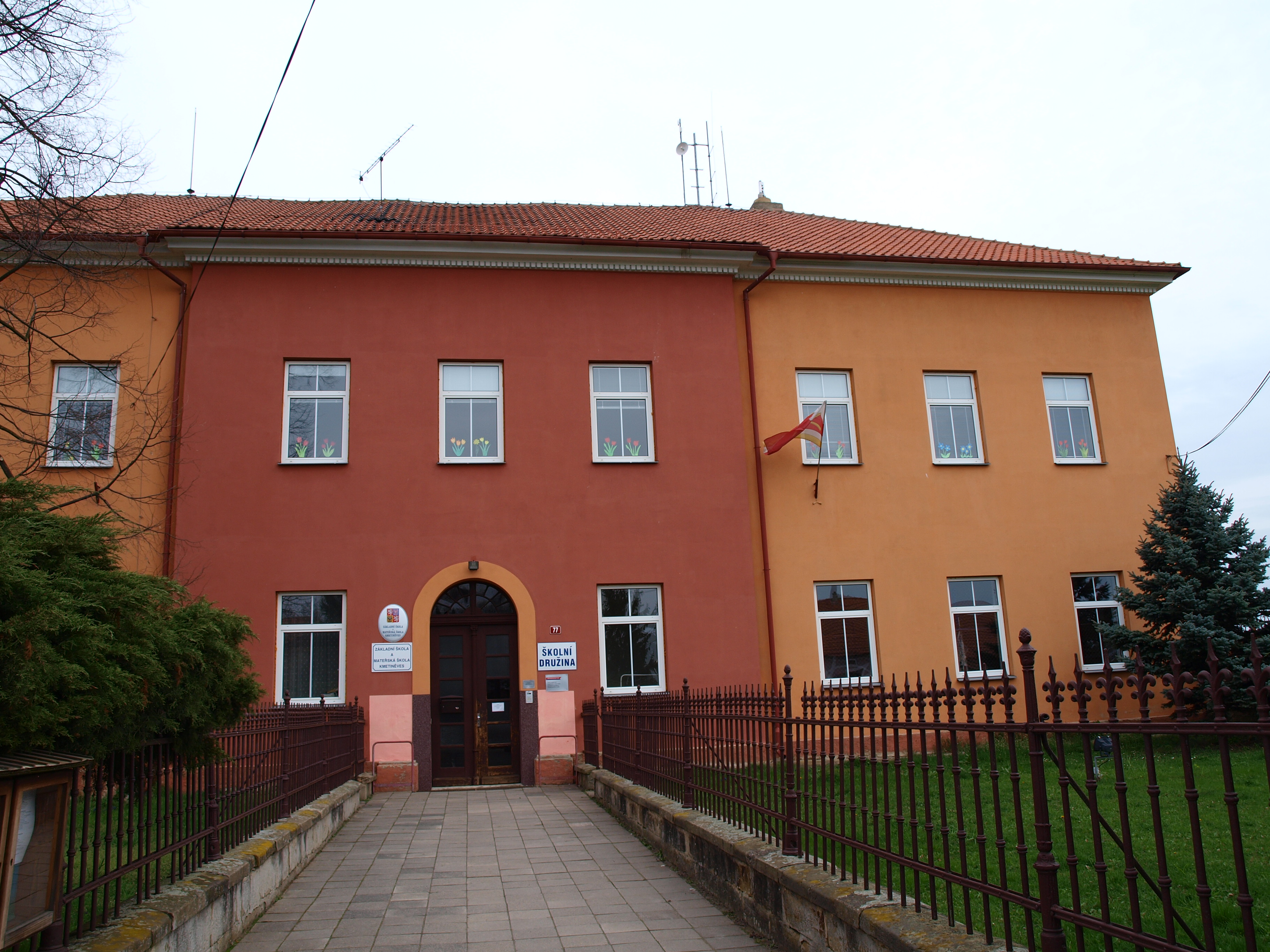 ZŠ a MŠ Kmetiněves foto 2