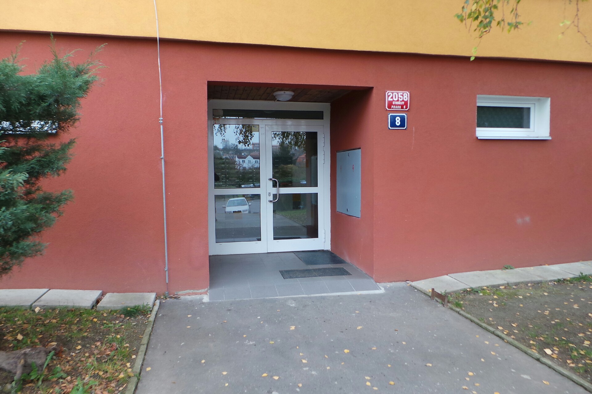 Helena Diouf Červená foto 1