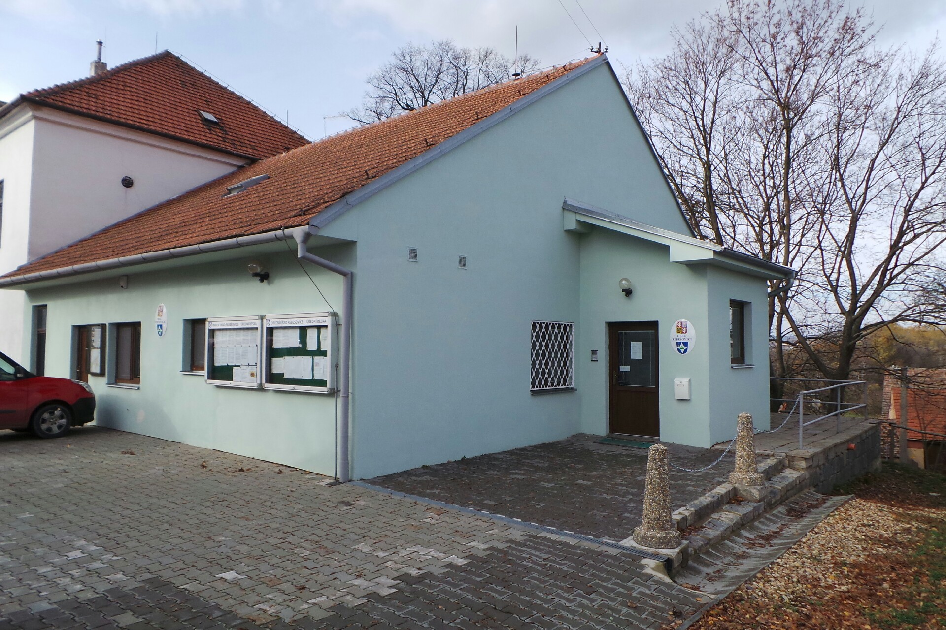 Rebešovice - obecní úřad foto 1
