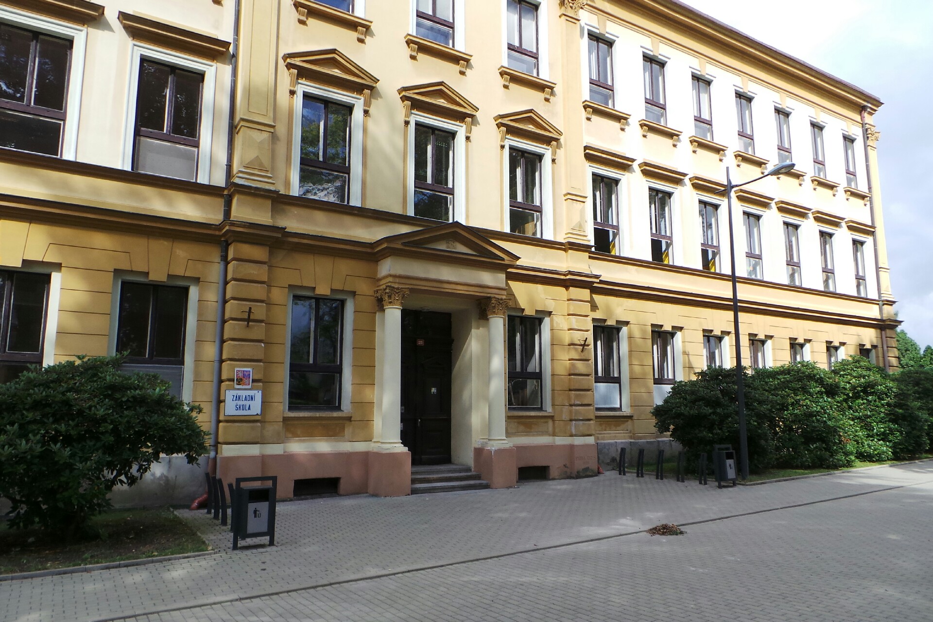 Základní škola Lidická, Hrádek nad Nisou, Školní ul. 325, okres Liberec