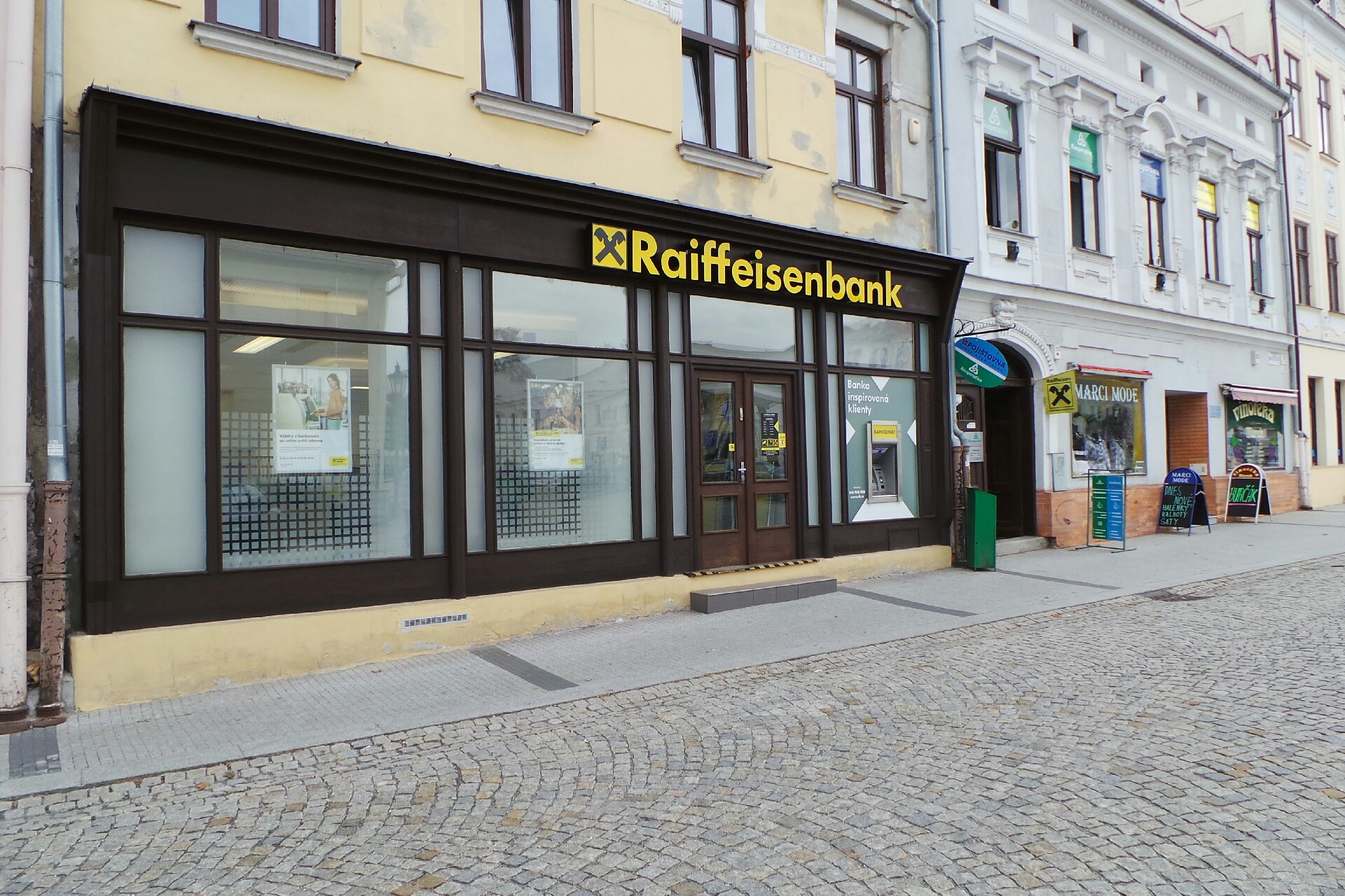 Raiffeisenbank - bankomat