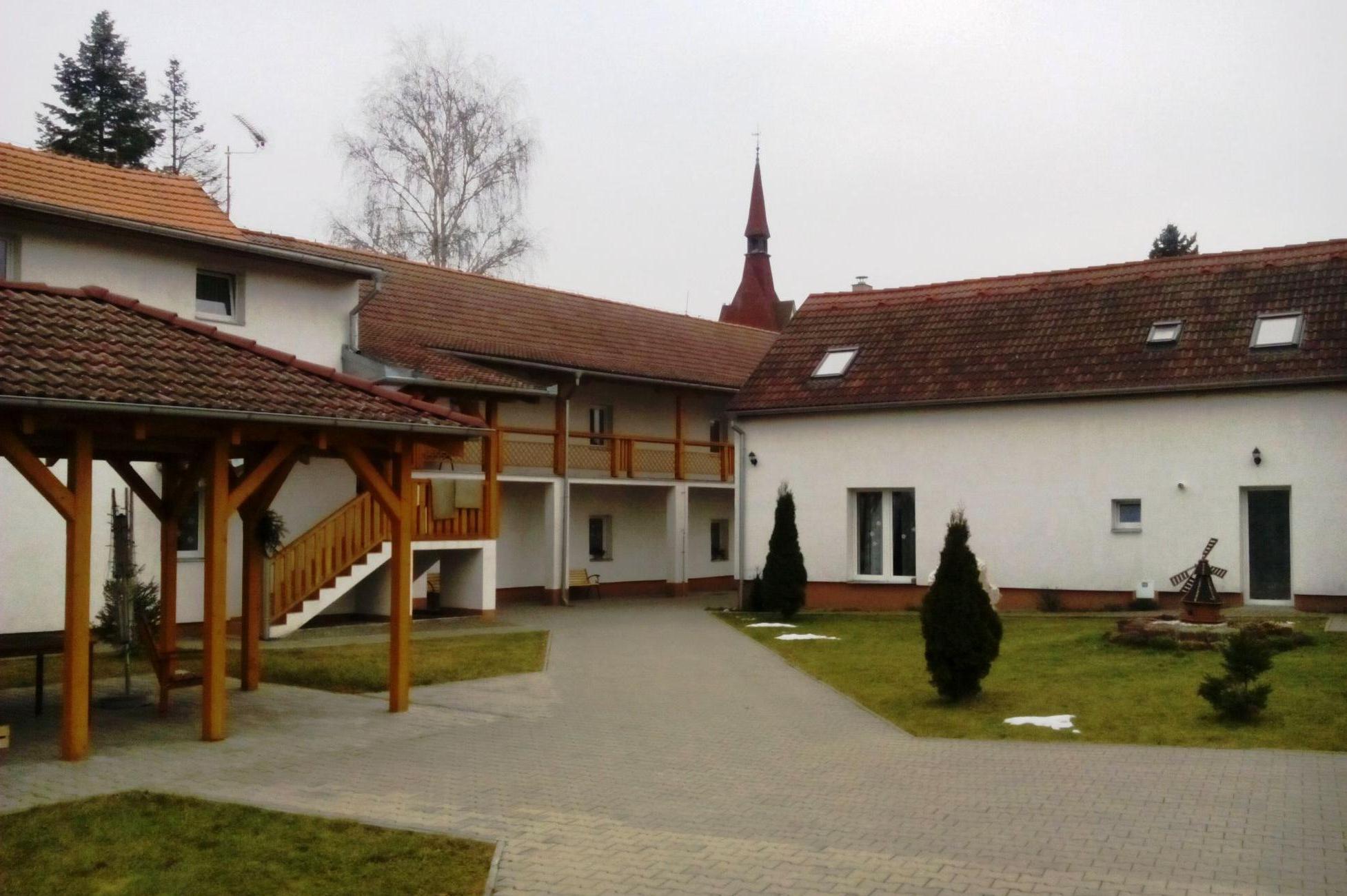 Domov u zámku, z.s.