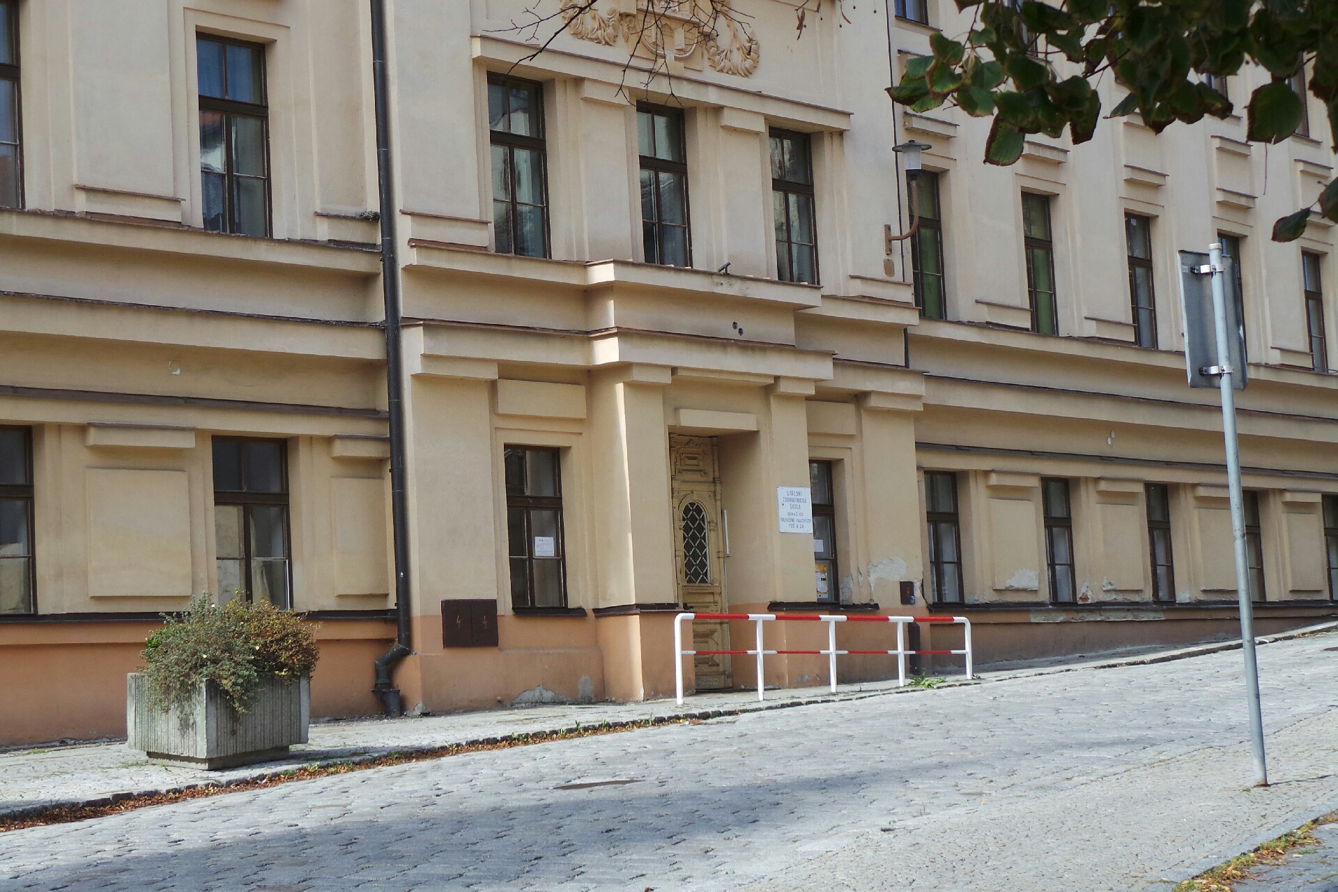 Vyšší odborná škola, Obchodní akademie a Střední zdravotnická škola, Domažlice, Erbenova 184